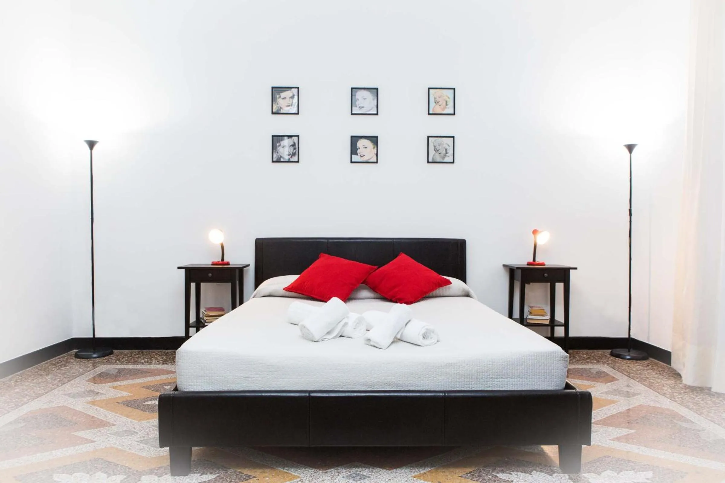 Bedroom, Bed in Leone X Genova Affittacamere