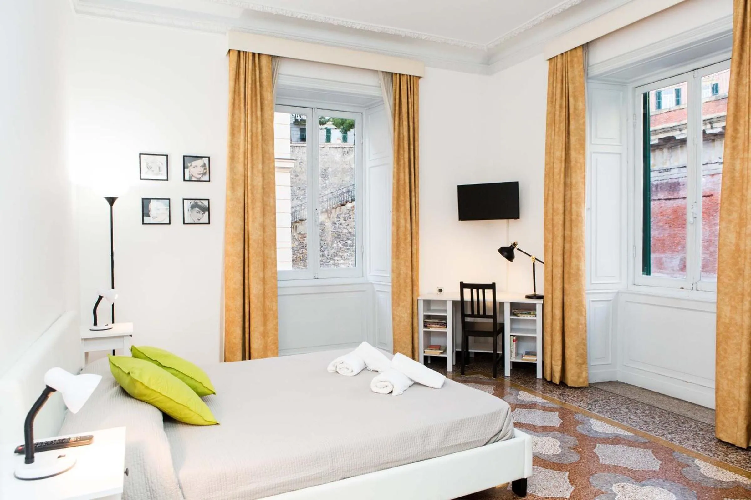 Bed in Leone X Genova Affittacamere