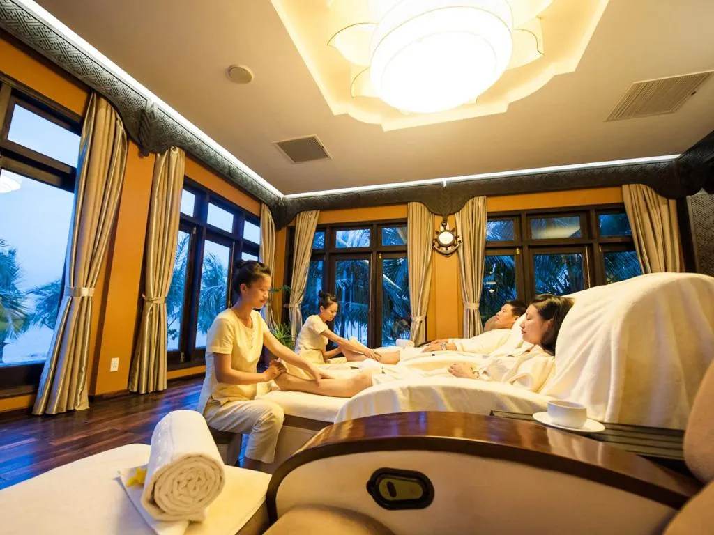 Massage, Bed in Sun Spa Resort & Villa