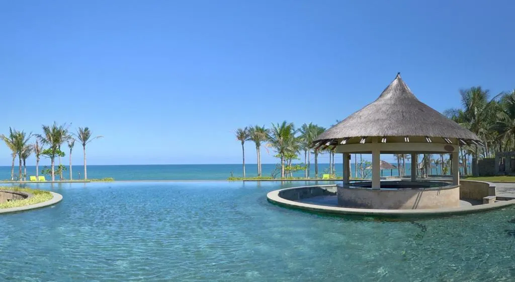 Beach in Sun Spa Resort & Villa