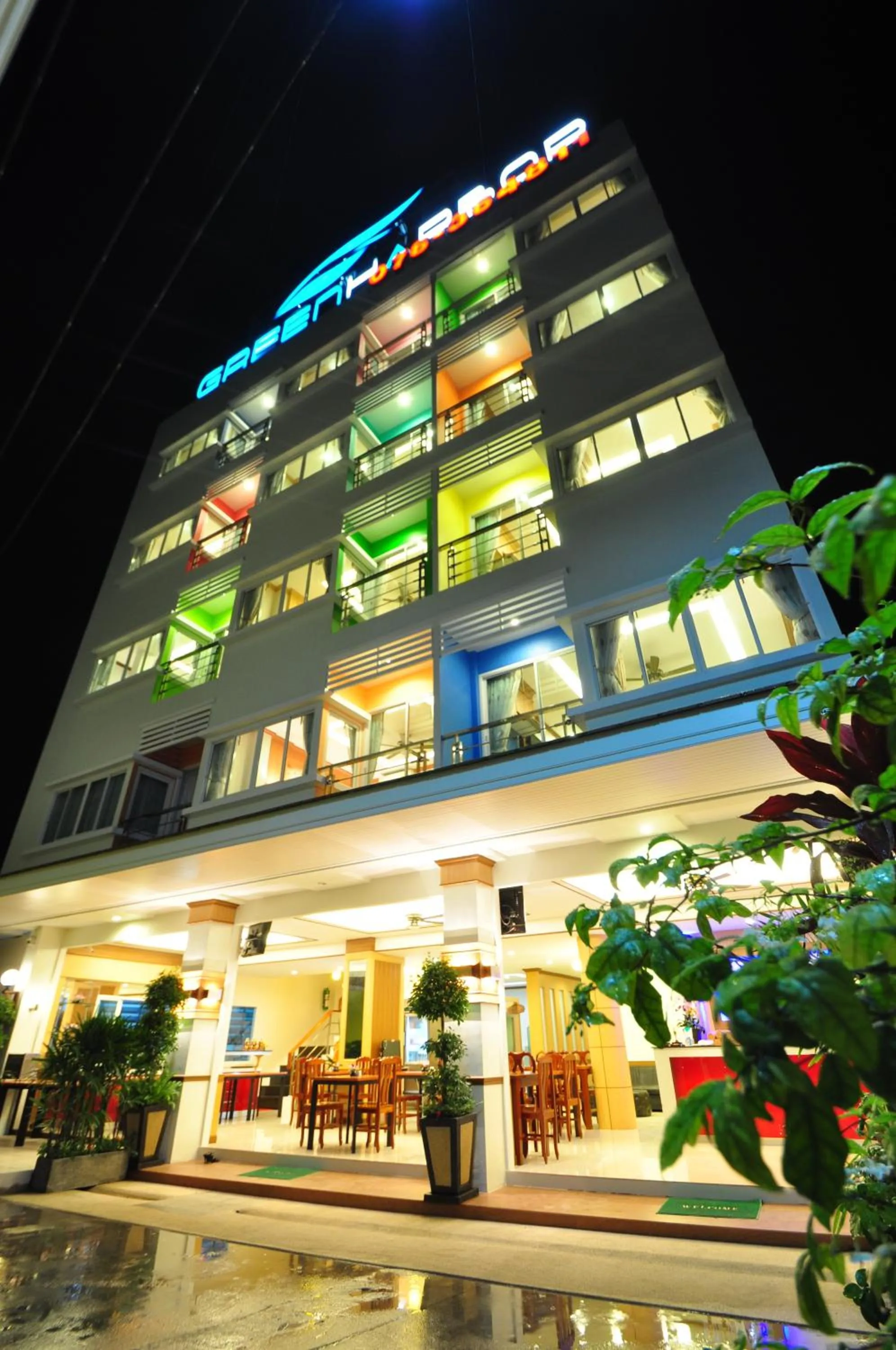 Facade/entrance in Green Harbor Hotel & Service Apartment