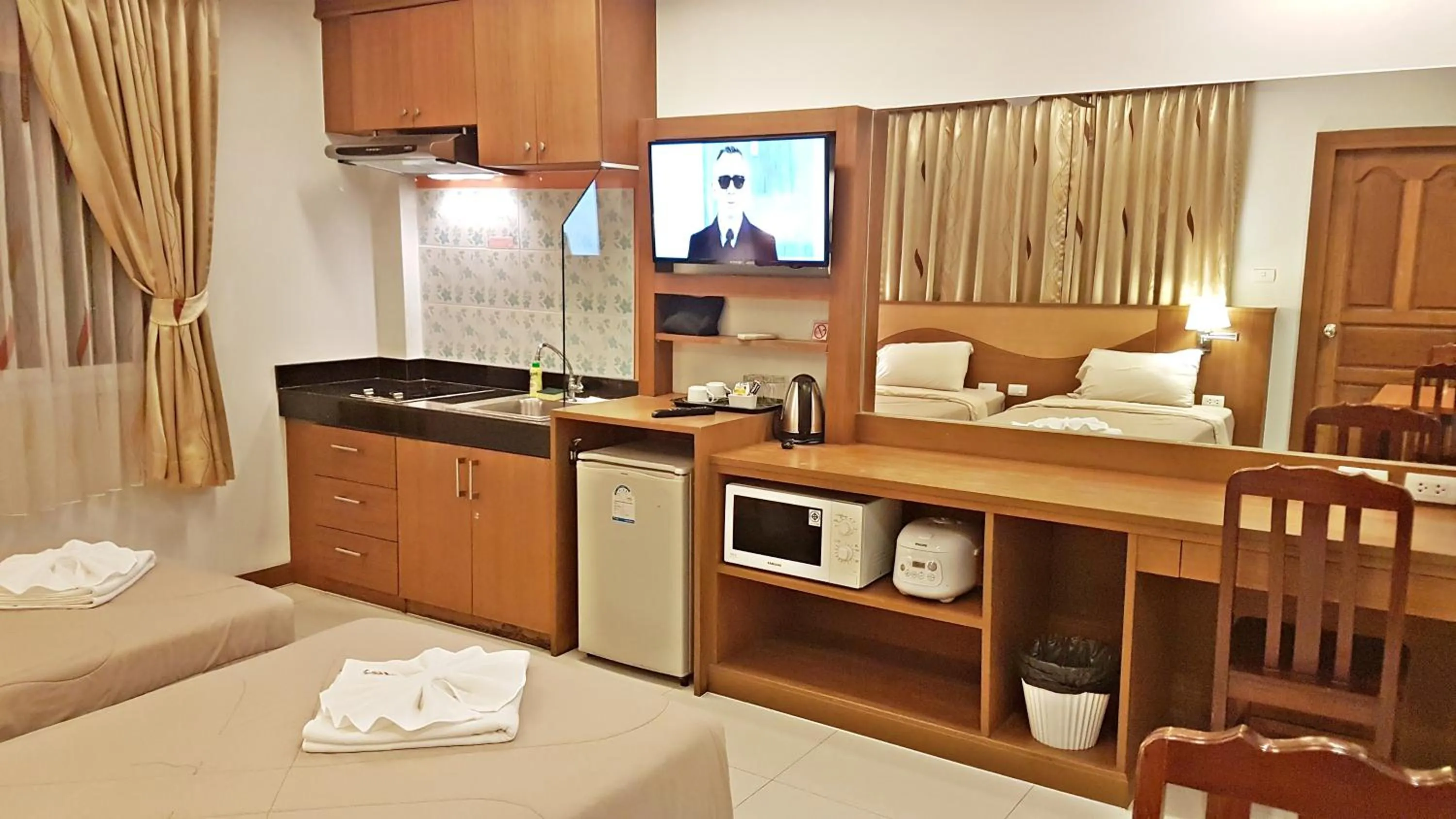 TV and multimedia, Bed in Green Harbor Hotel & Service Apartment