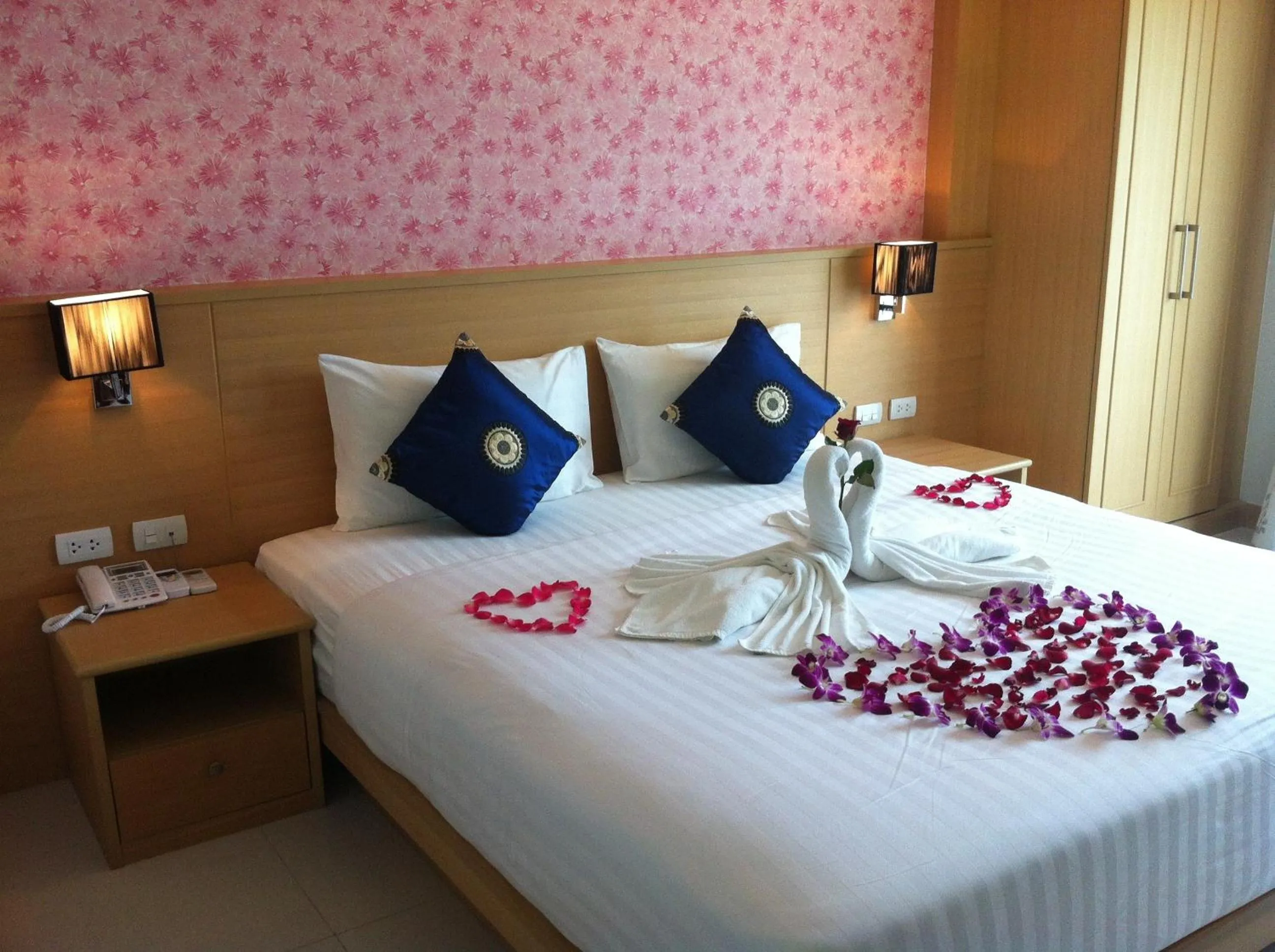 Bedroom, Bed in Green Harbor Hotel & Service Apartment