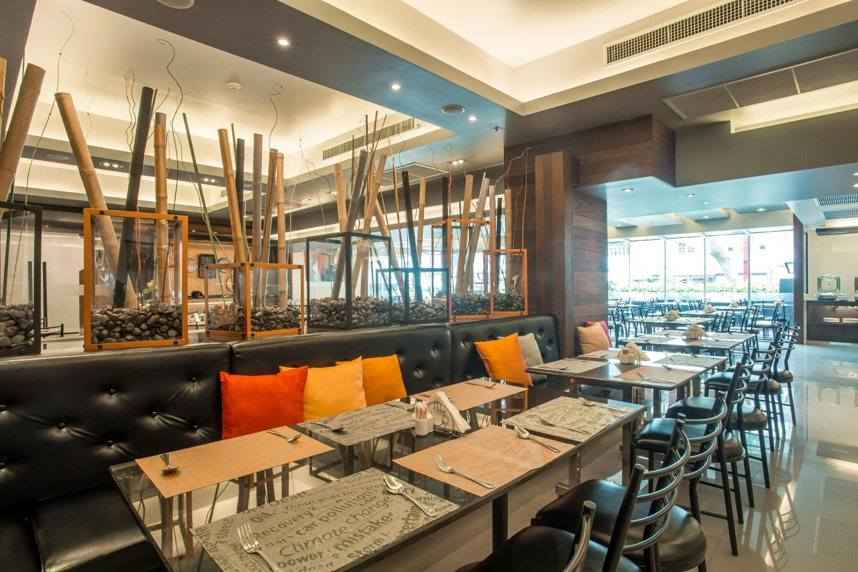 Restaurant/places to eat in Nouvo City Hotel