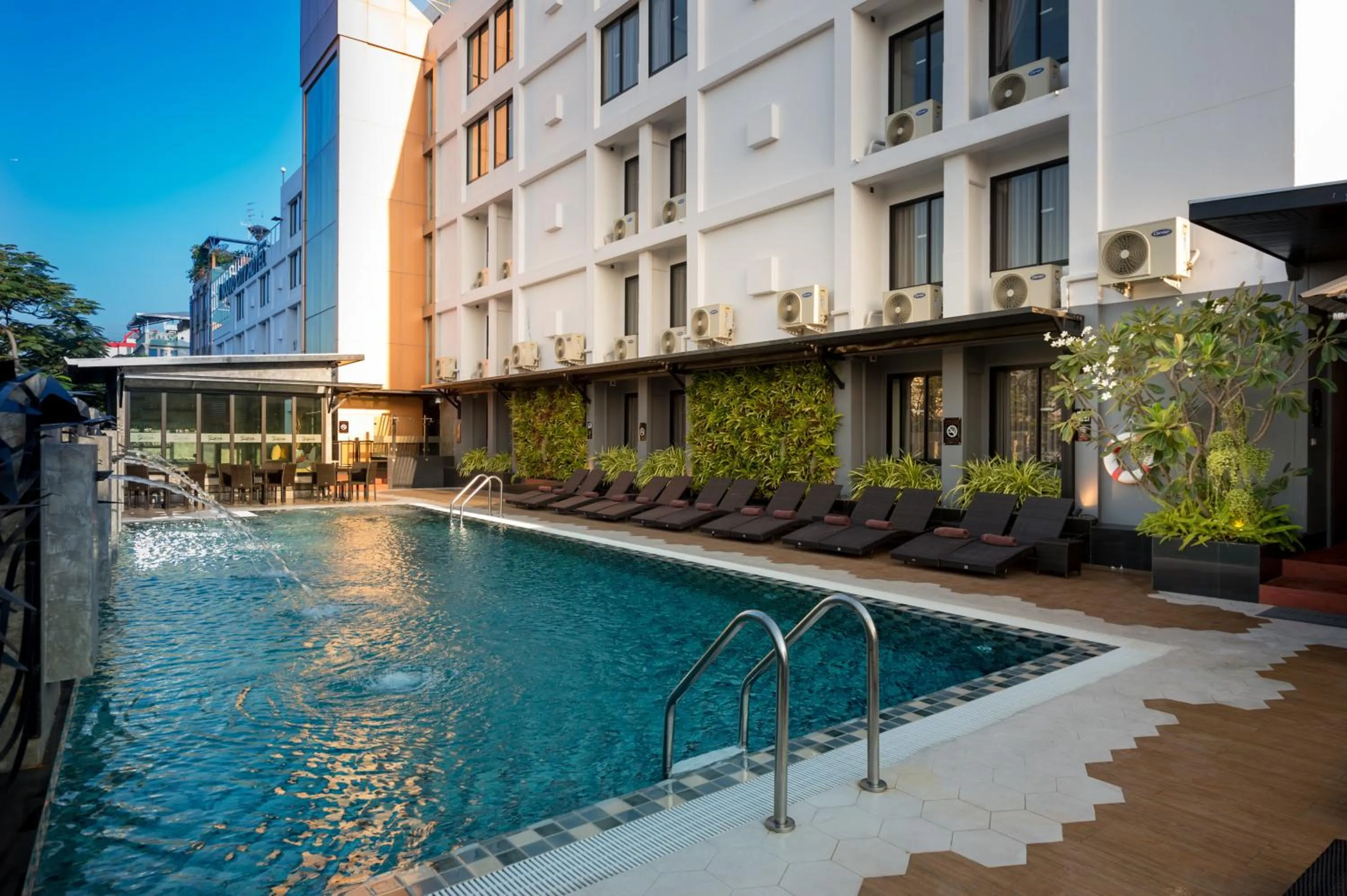 Swimming pool in Nouvo City Hotel