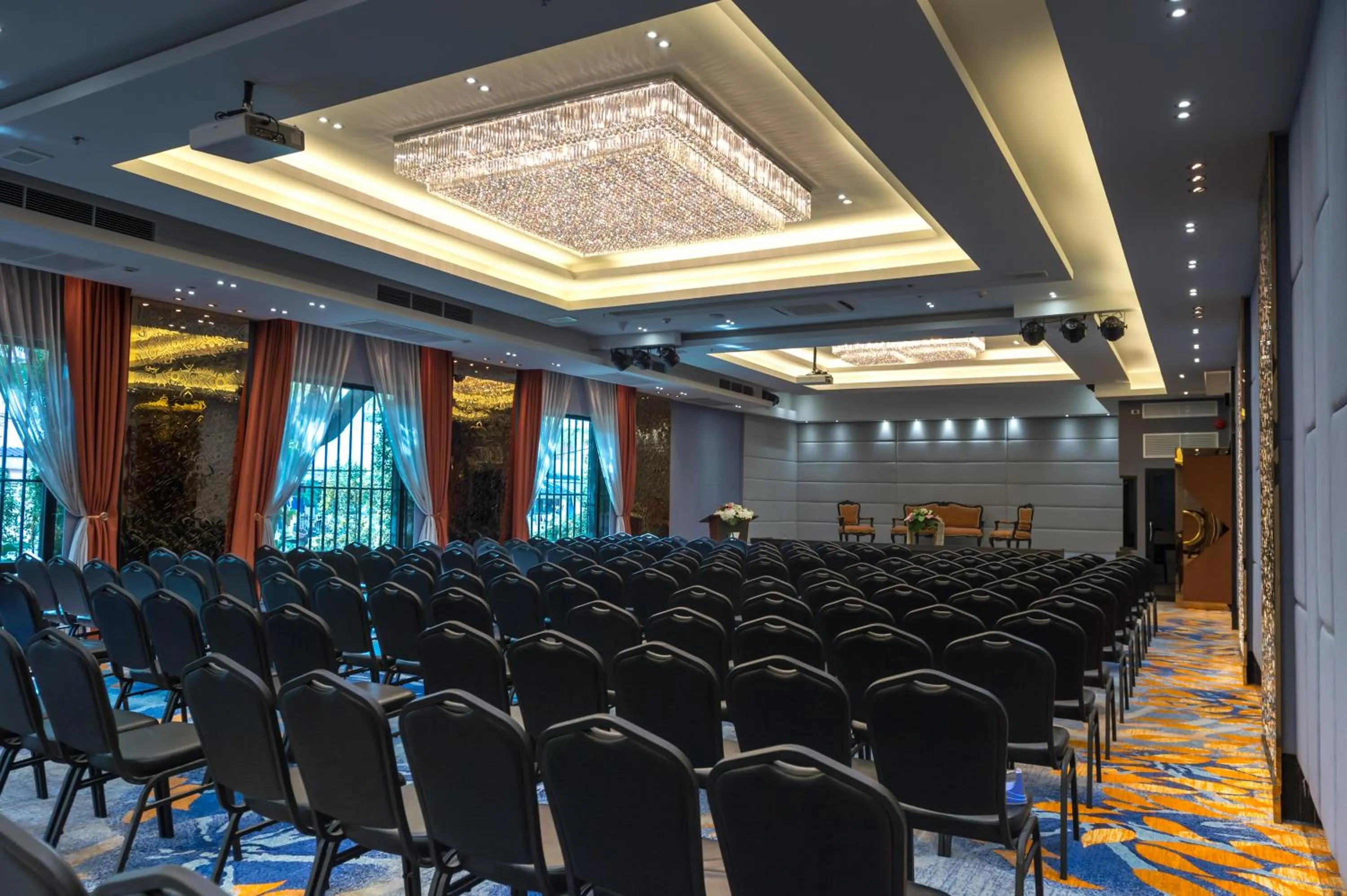 Business facilities in Nouvo City Hotel