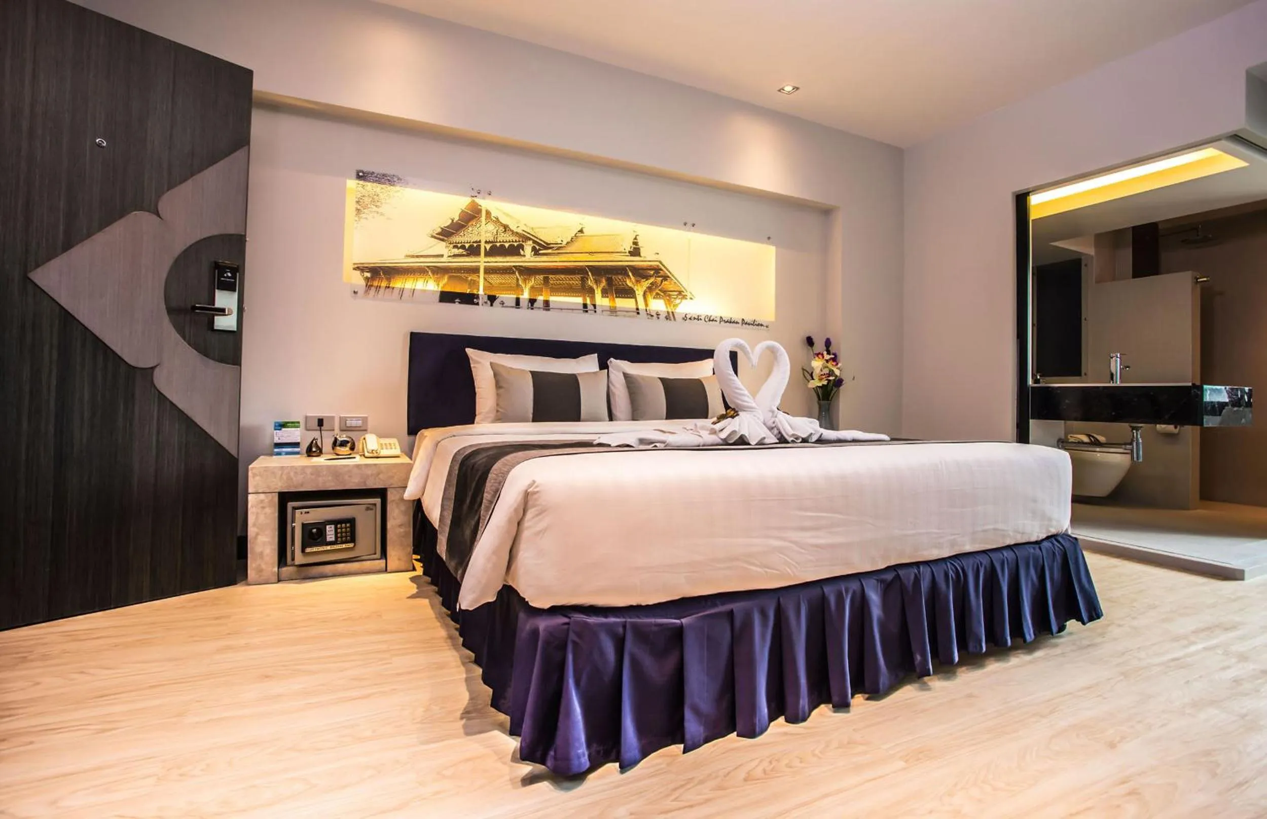 Bedroom, Bed in Nouvo City Hotel