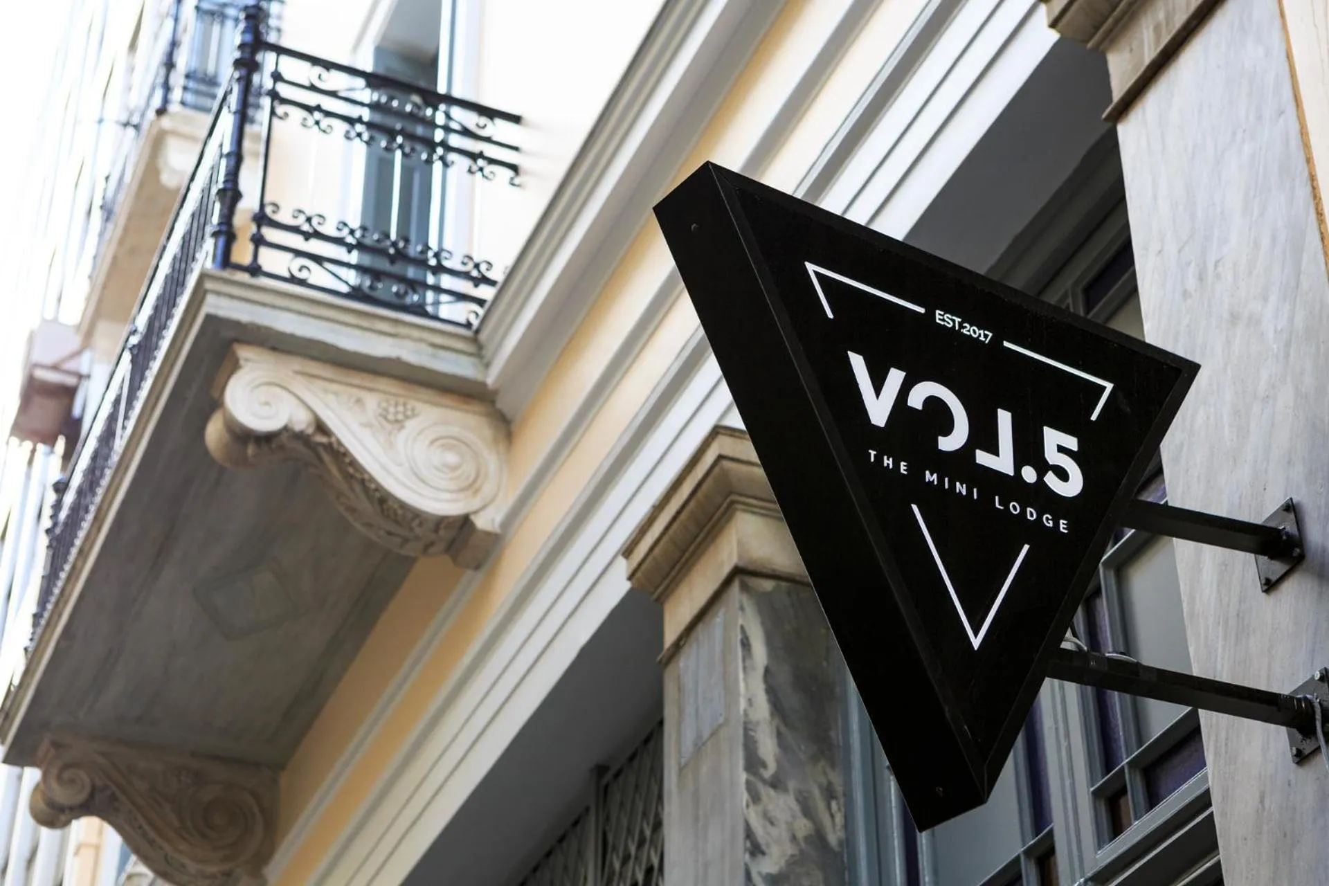 Facade/entrance in Vol.5