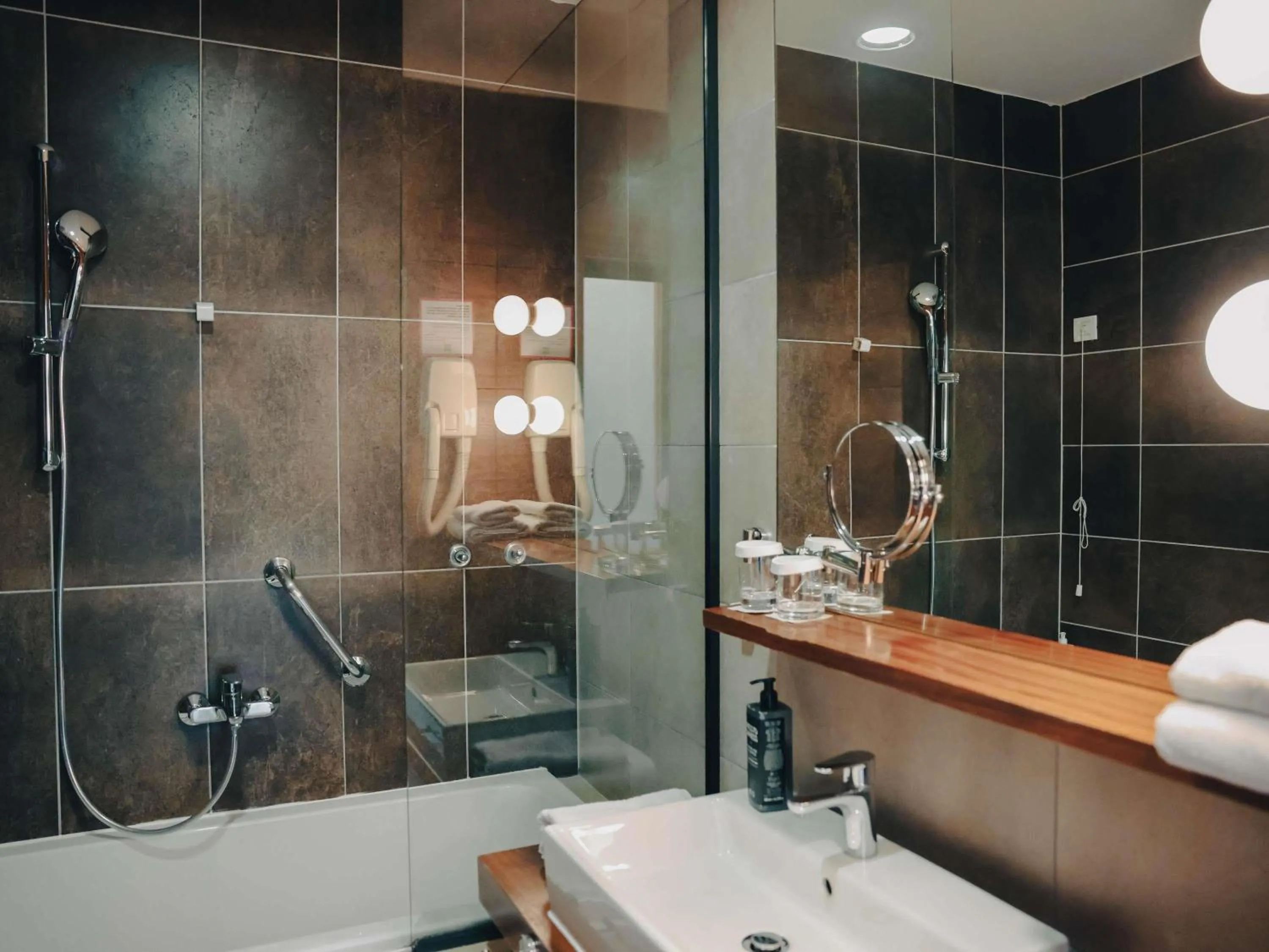 Bedroom in ibis Styles Sarajevo