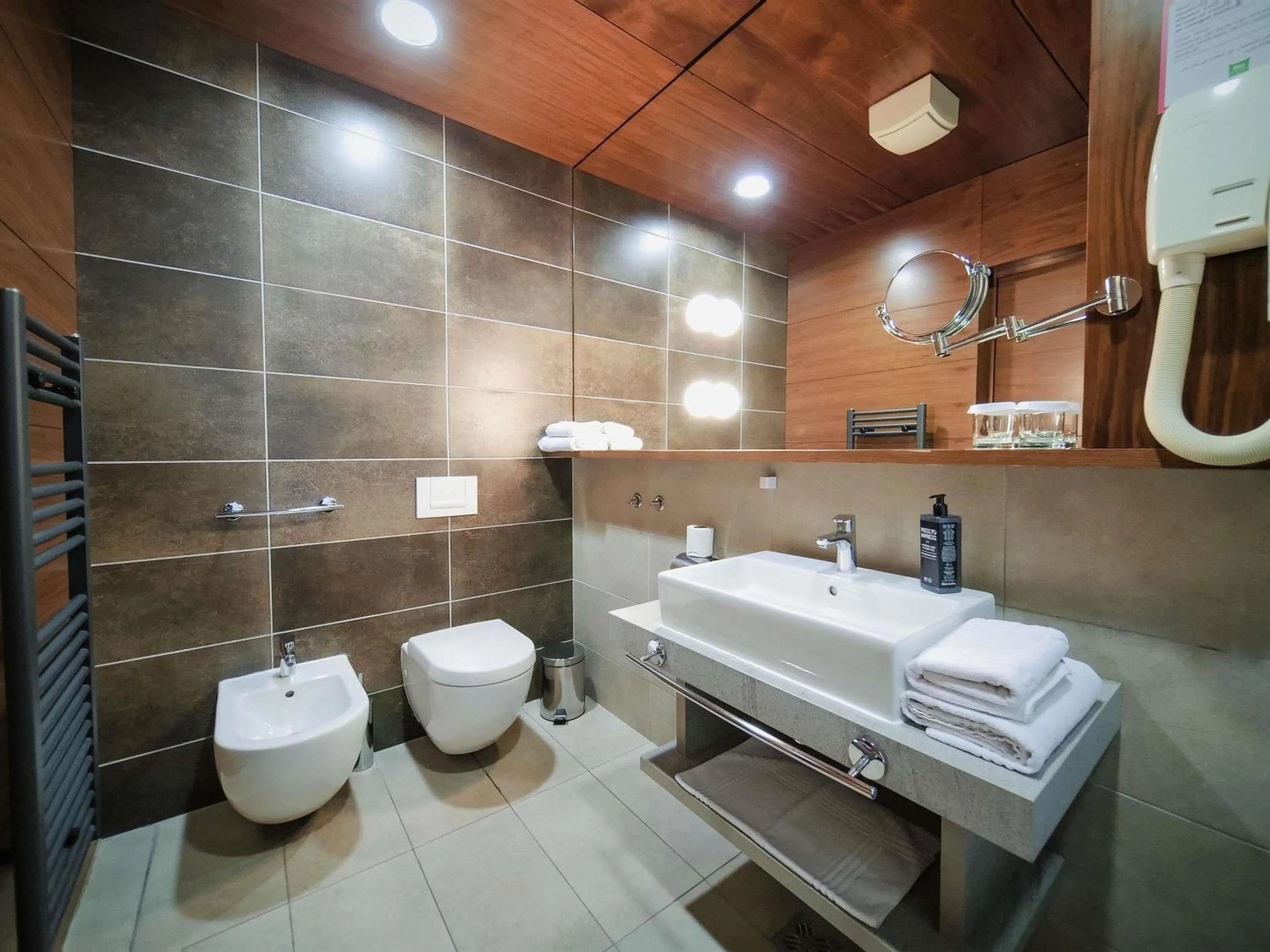 Bedroom in ibis Styles Sarajevo