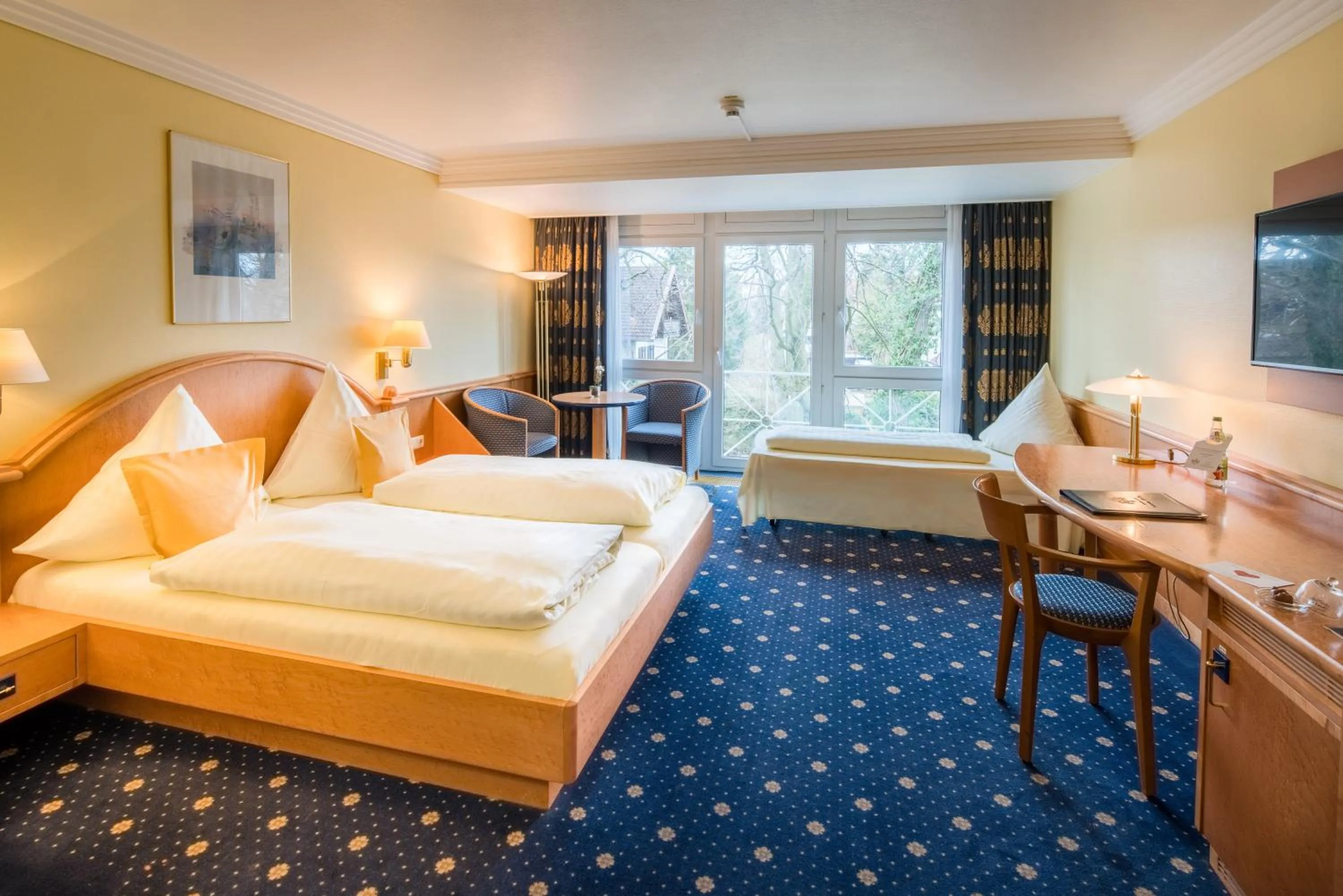 Bed in Hotel Asemann Planegg