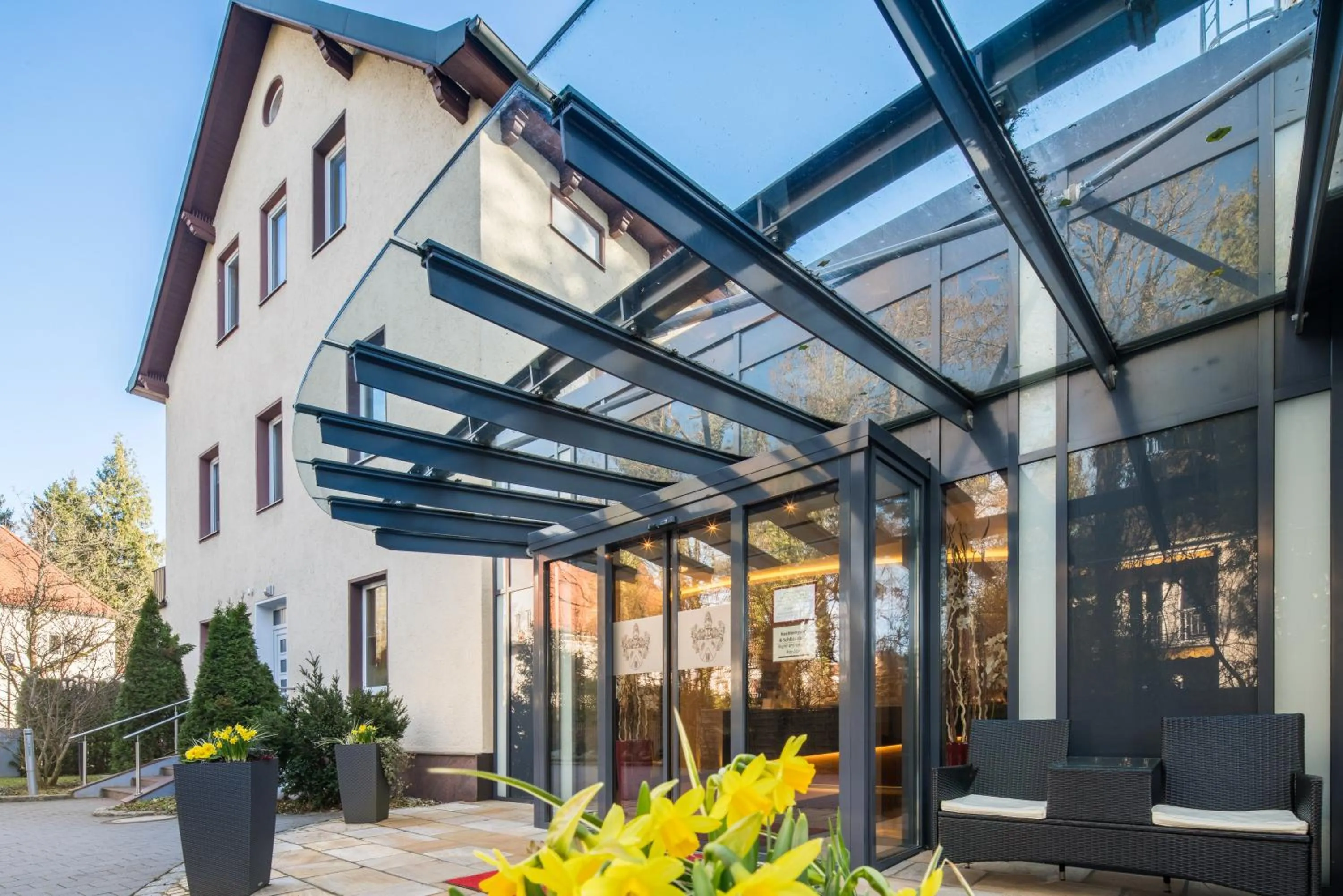 Facade/entrance in Hotel Asemann Planegg