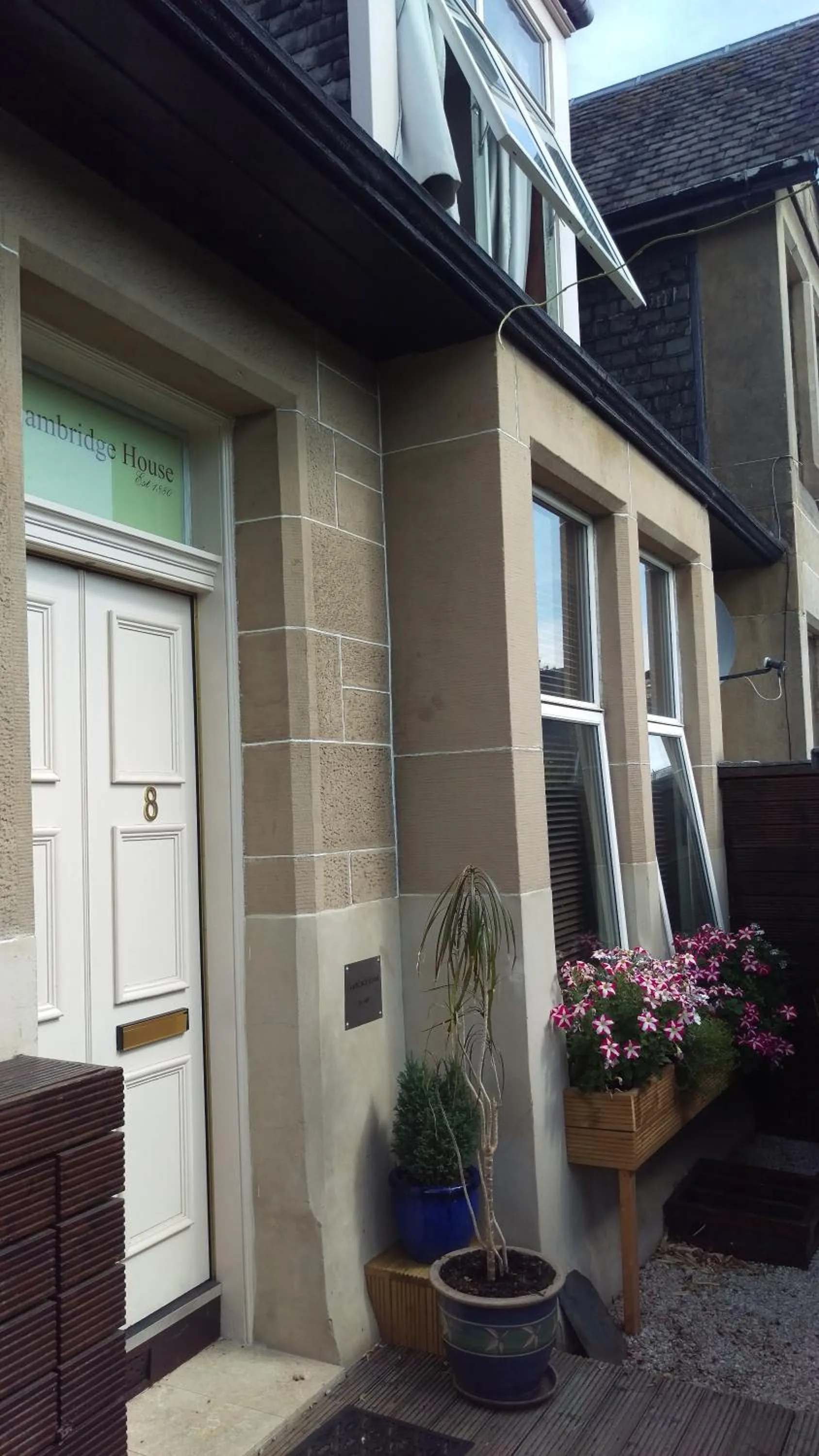 Facade/entrance in Cambridge House