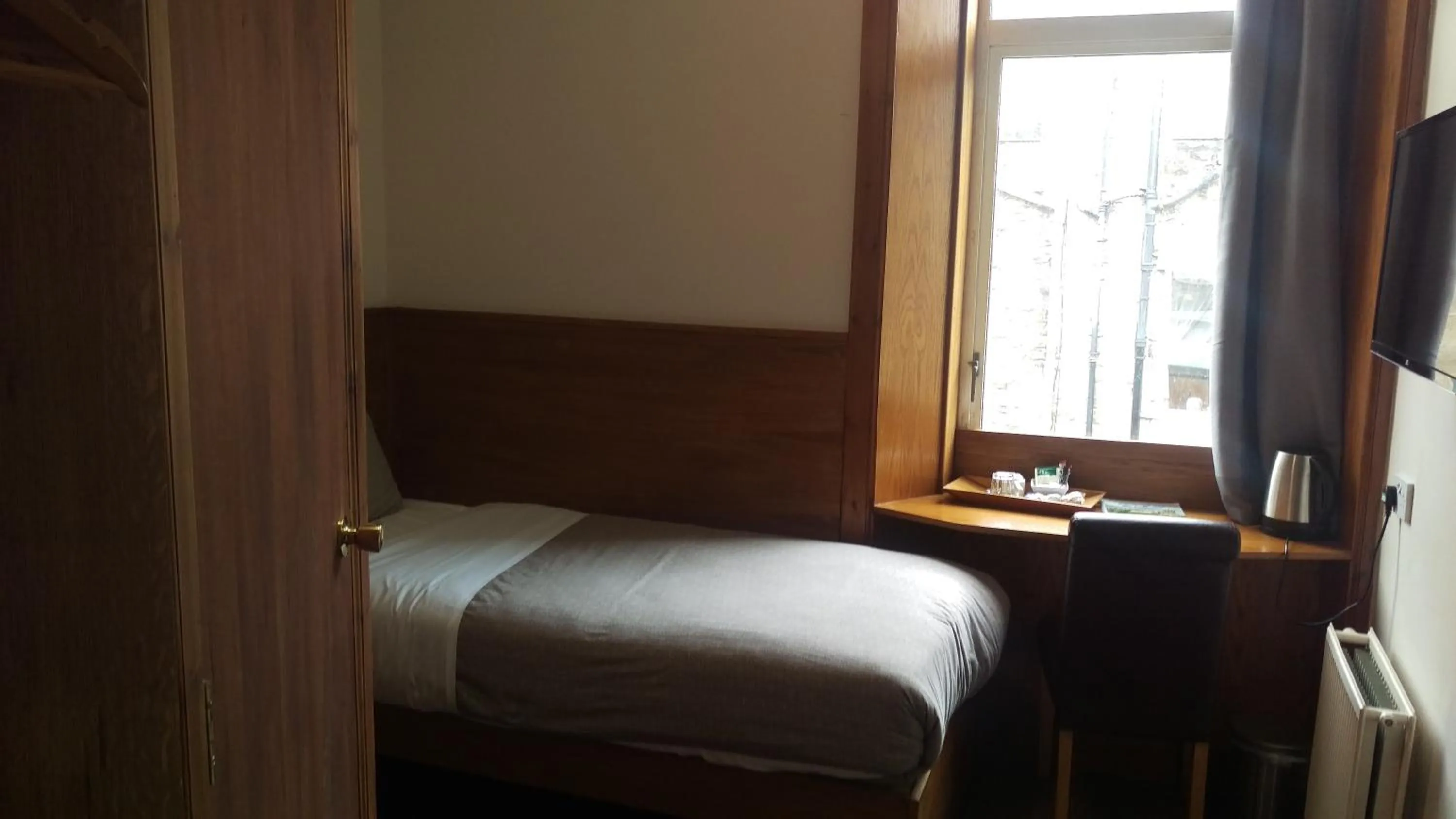 Bedroom, Bed in Cambridge House