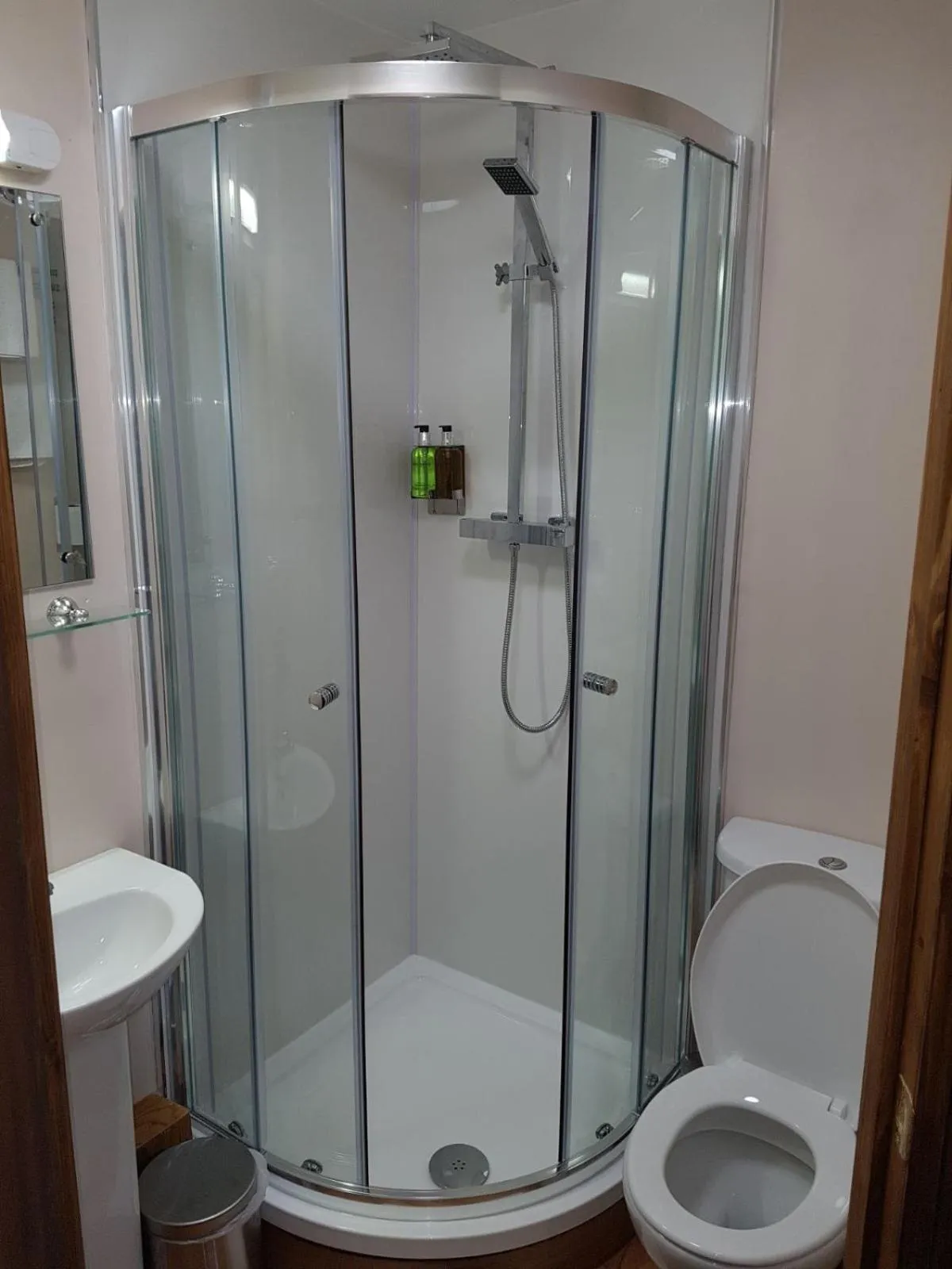 Shower in Cambridge House