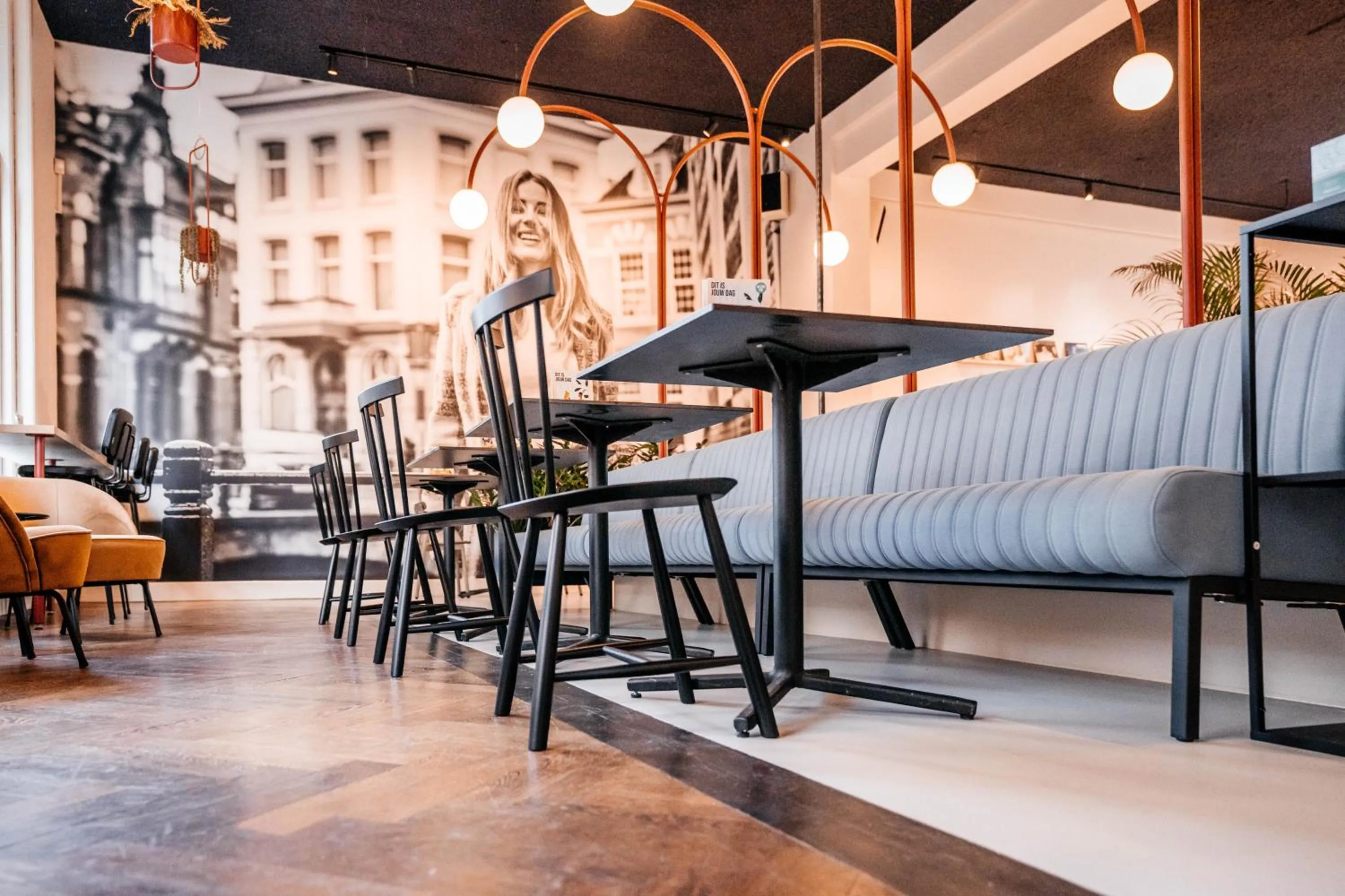 Restaurant/places to eat in Hotel Simple