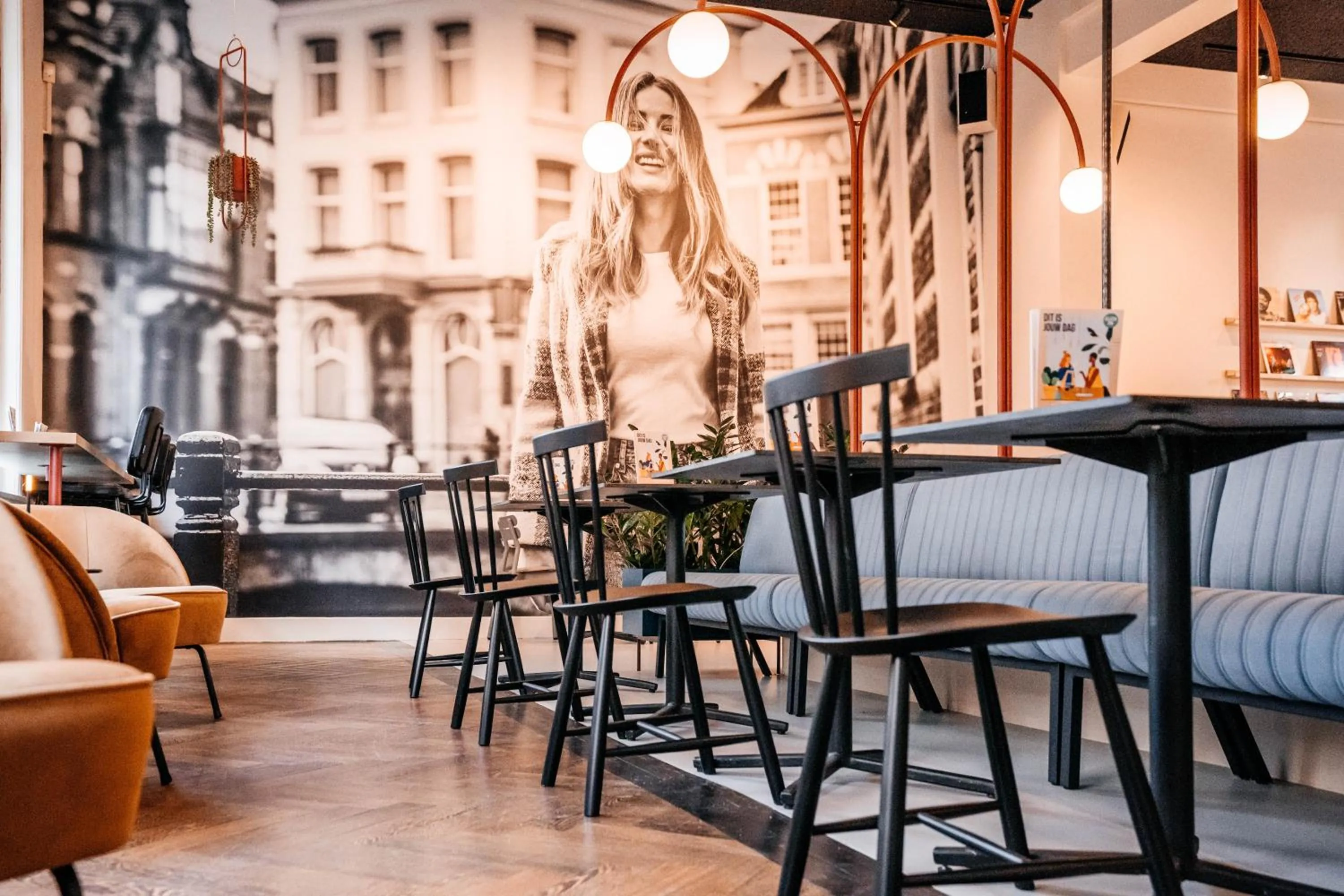 Restaurant/places to eat in Hotel Simple