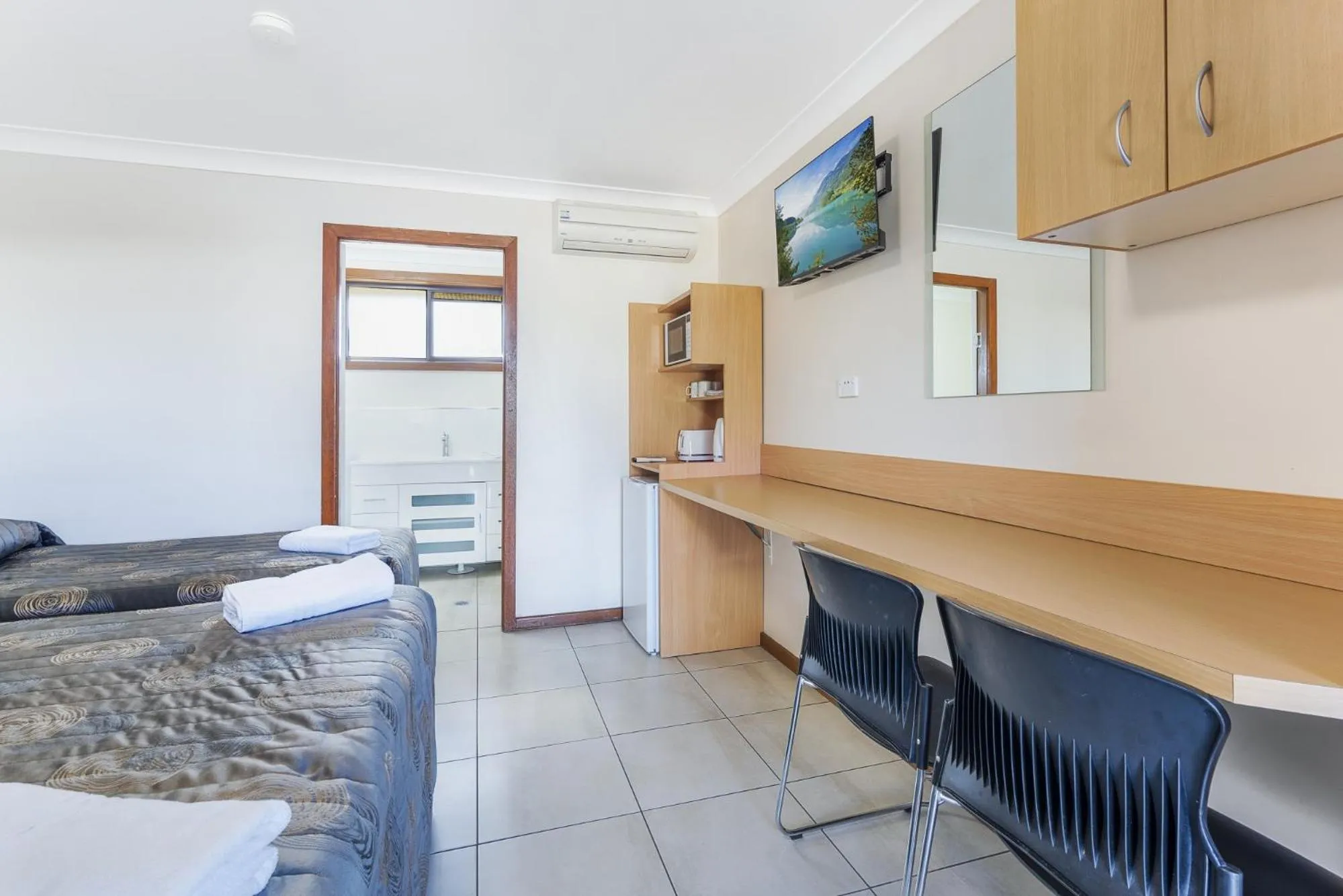 Bed in Palm Valley Motel