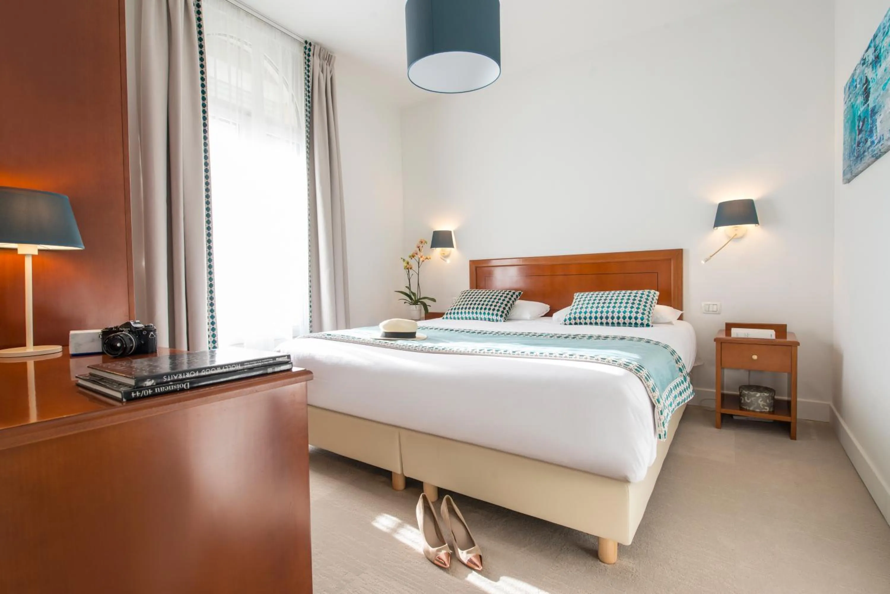 Bed in Hotel Olympia