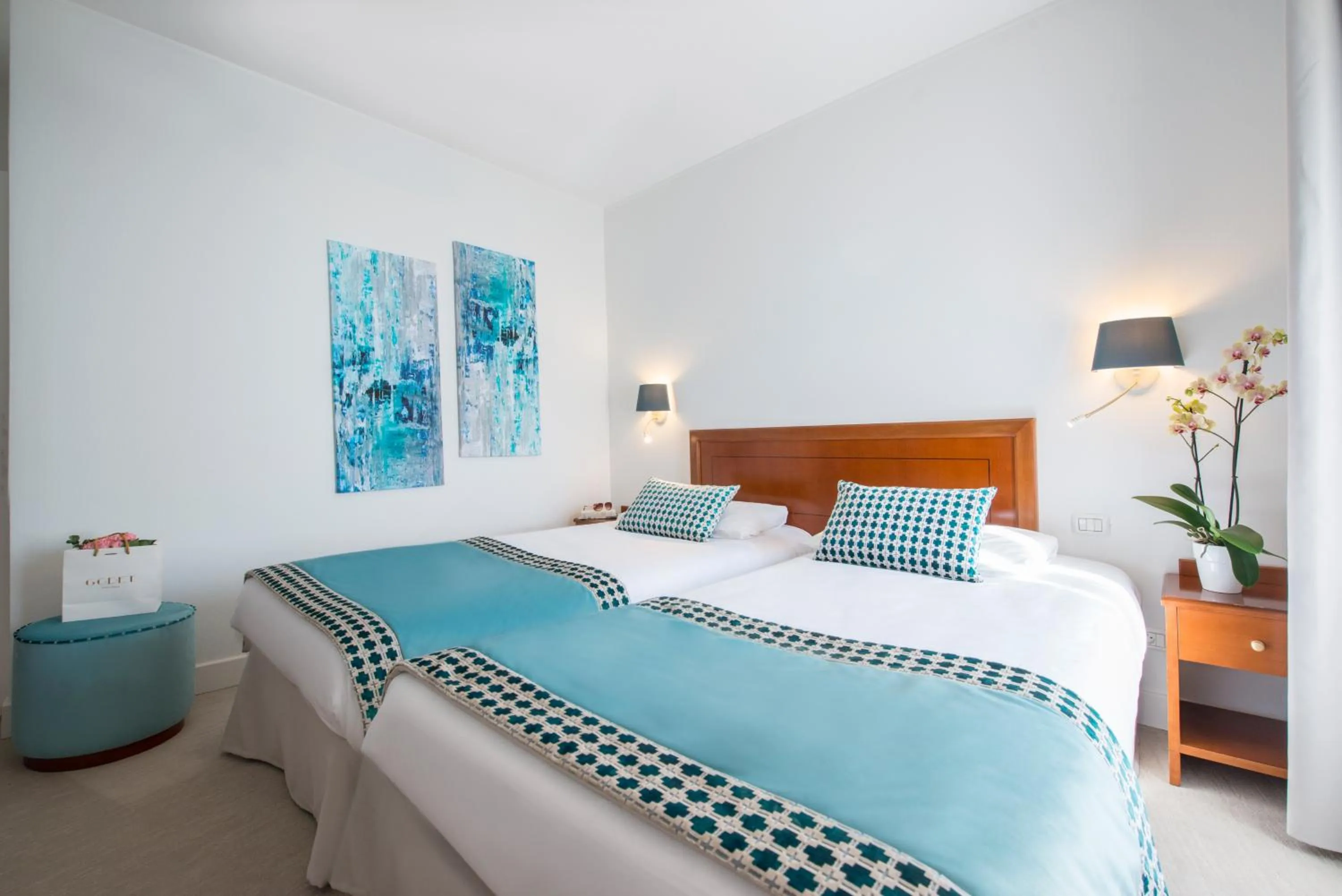 Bed in Hotel Olympia