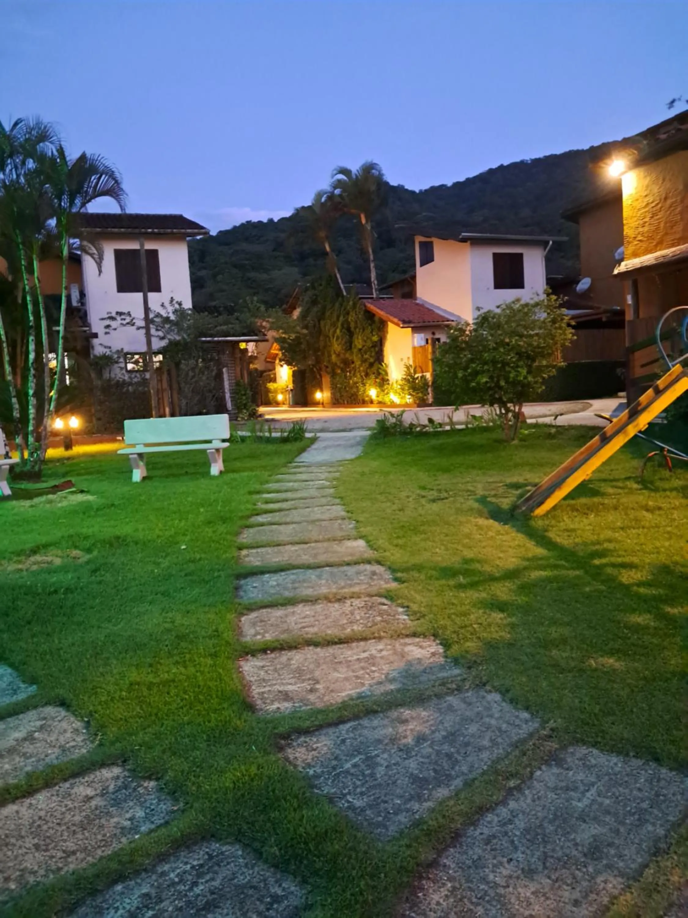 Chalé Praia Boiçucanga wi fi piscina Village Mirante Litoral Norte SP