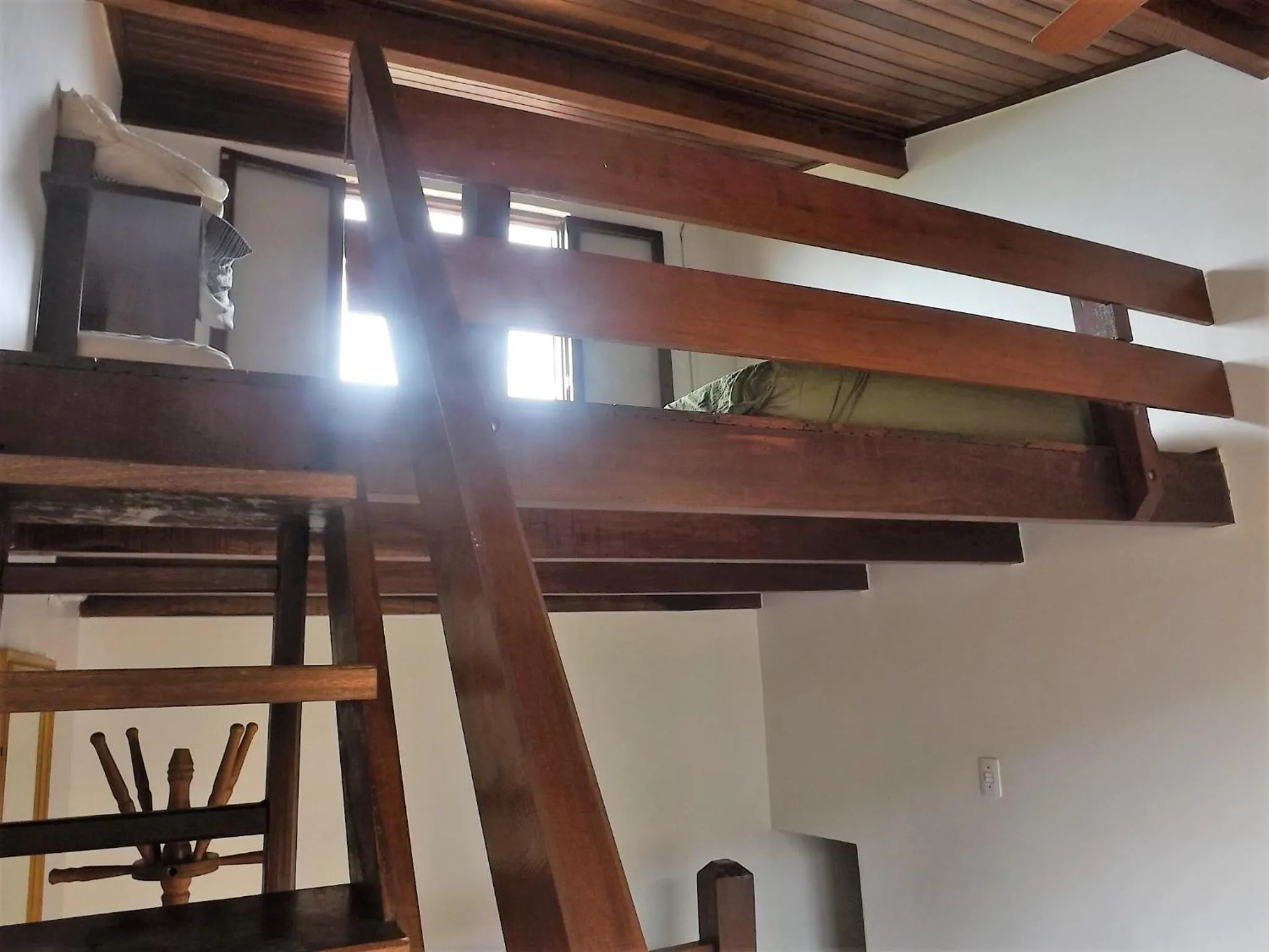 Photo of the whole room in Chalé Praia Boiçucanga wi fi piscina Village Mirante Litoral Norte SP