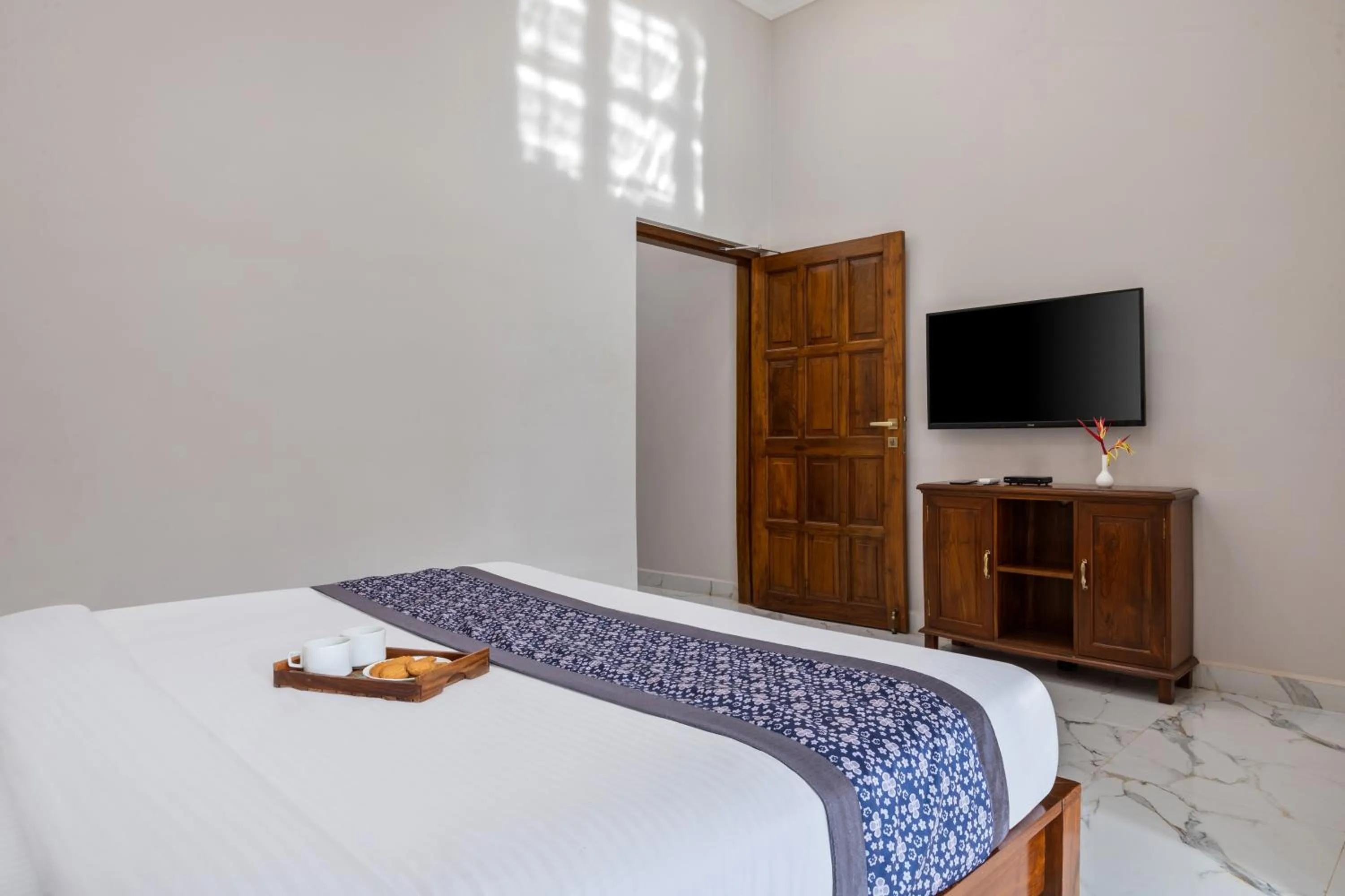 Bed in Leoney Resort Goa