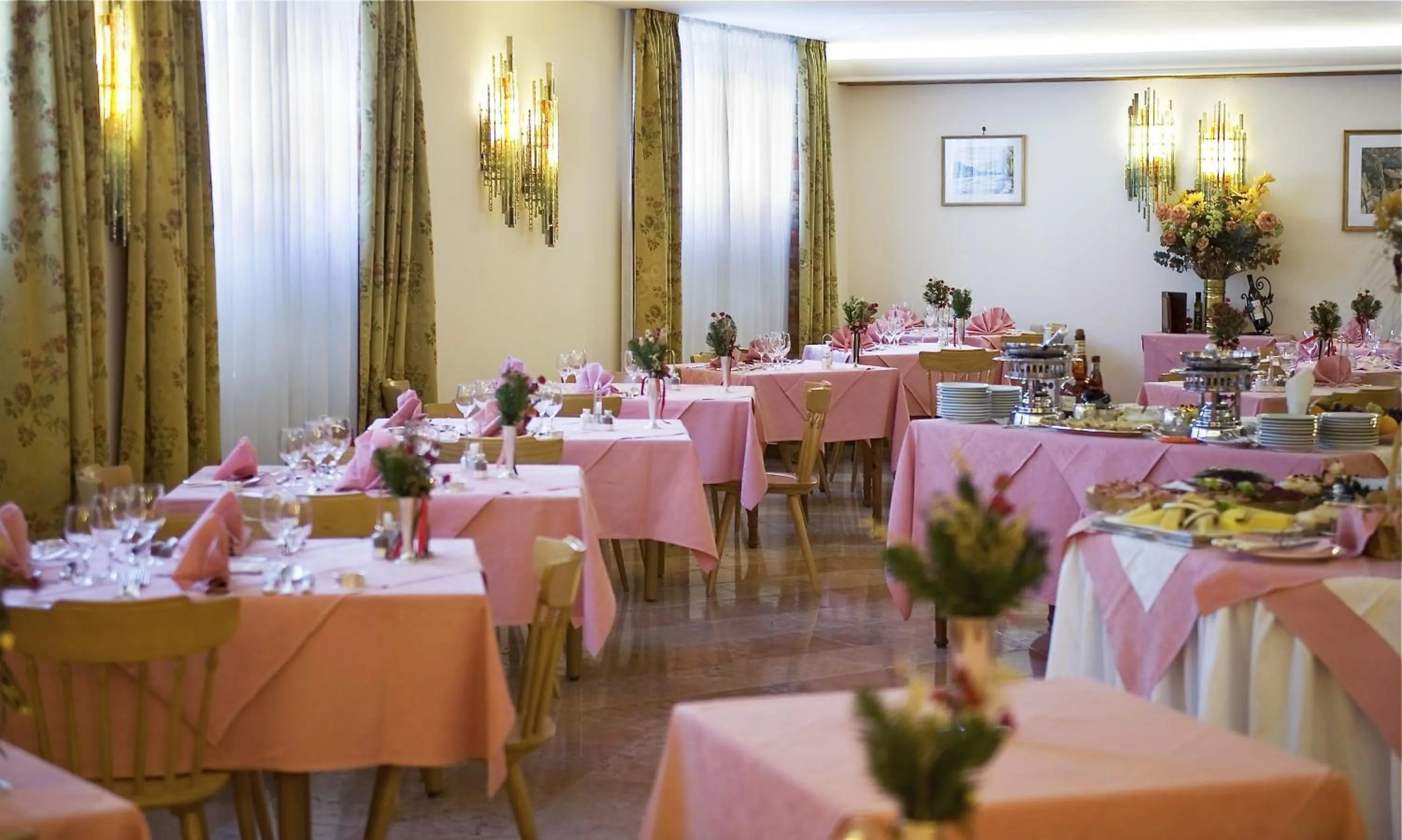 Restaurant/places to eat in Hotel Pontechiesa