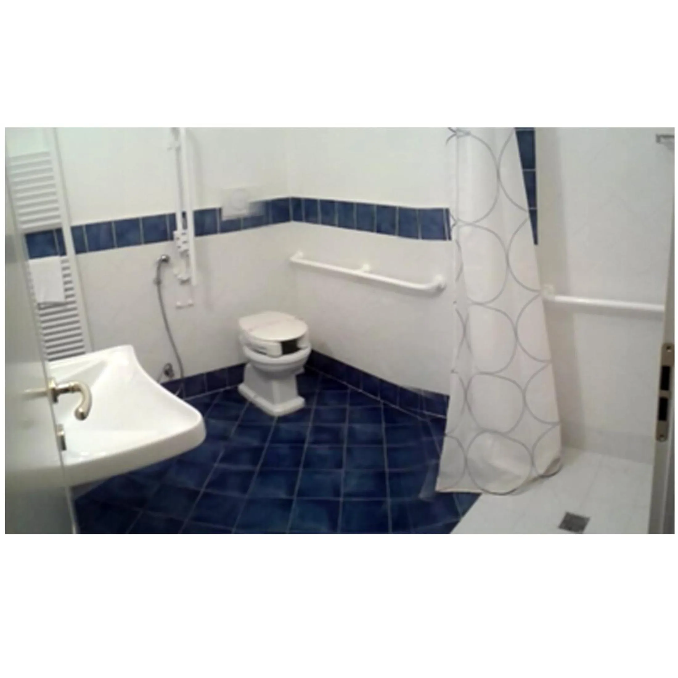 Bathroom in Poggio all'Agnello Sport & Family Holidays