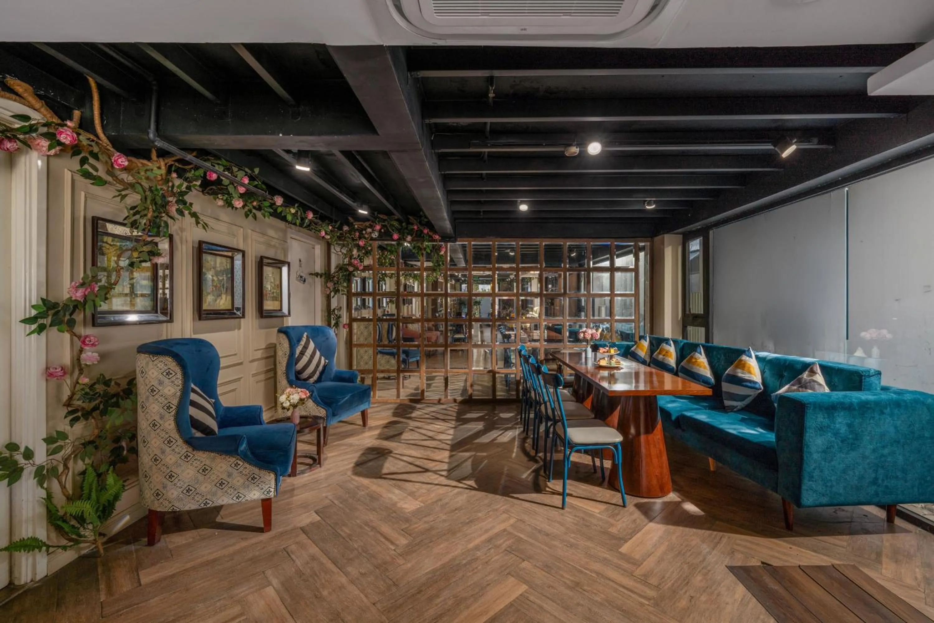 Restaurant/places to eat in The Herriott Hotel & Suite