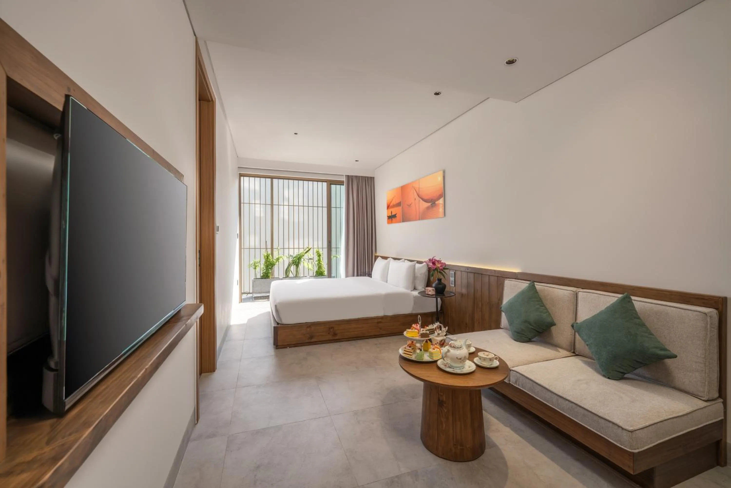 Communal lounge/ TV room, Bed in The Herriott Hotel & Suite