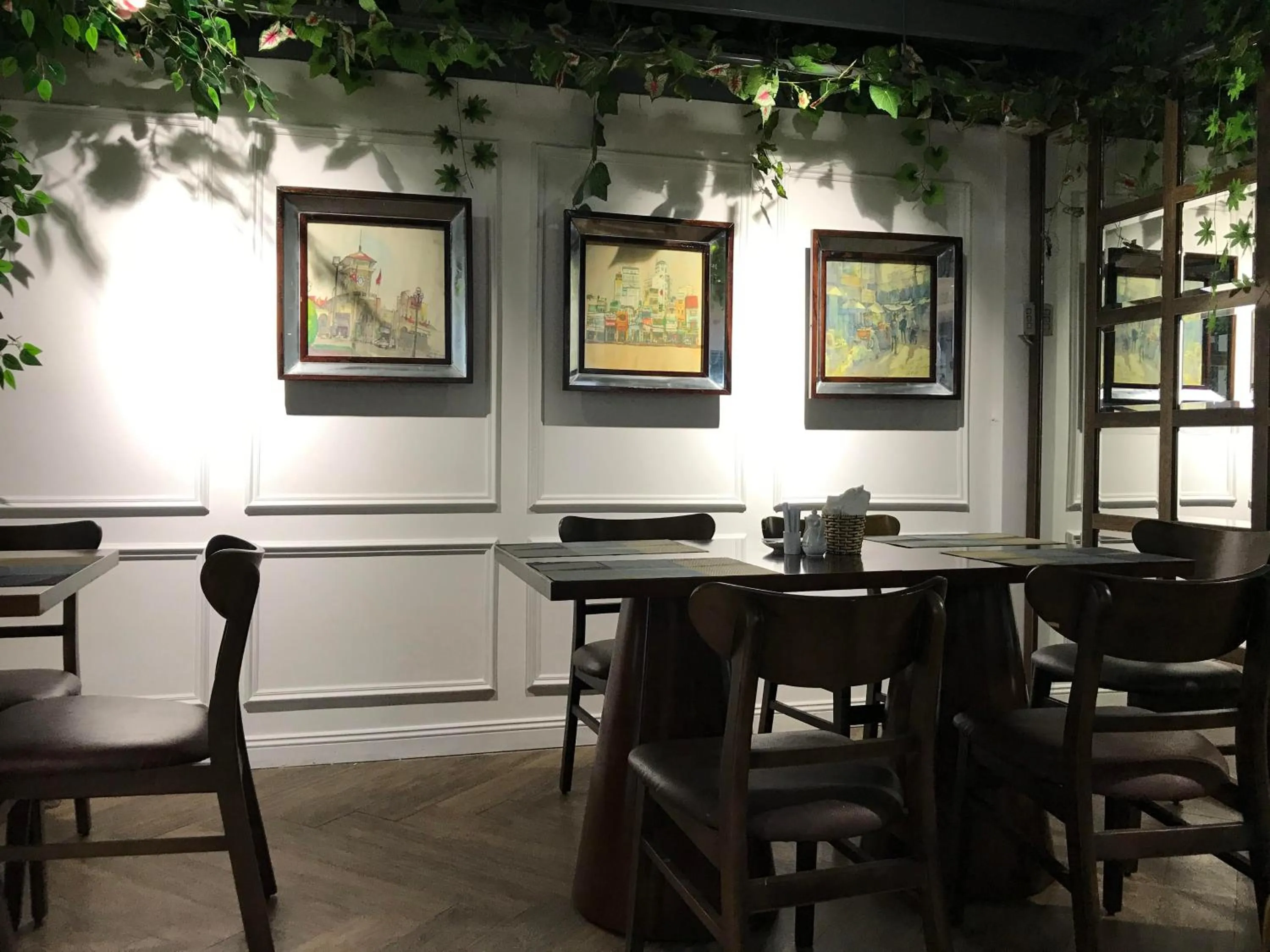 Restaurant/places to eat in The Herriott Hotel & Suite