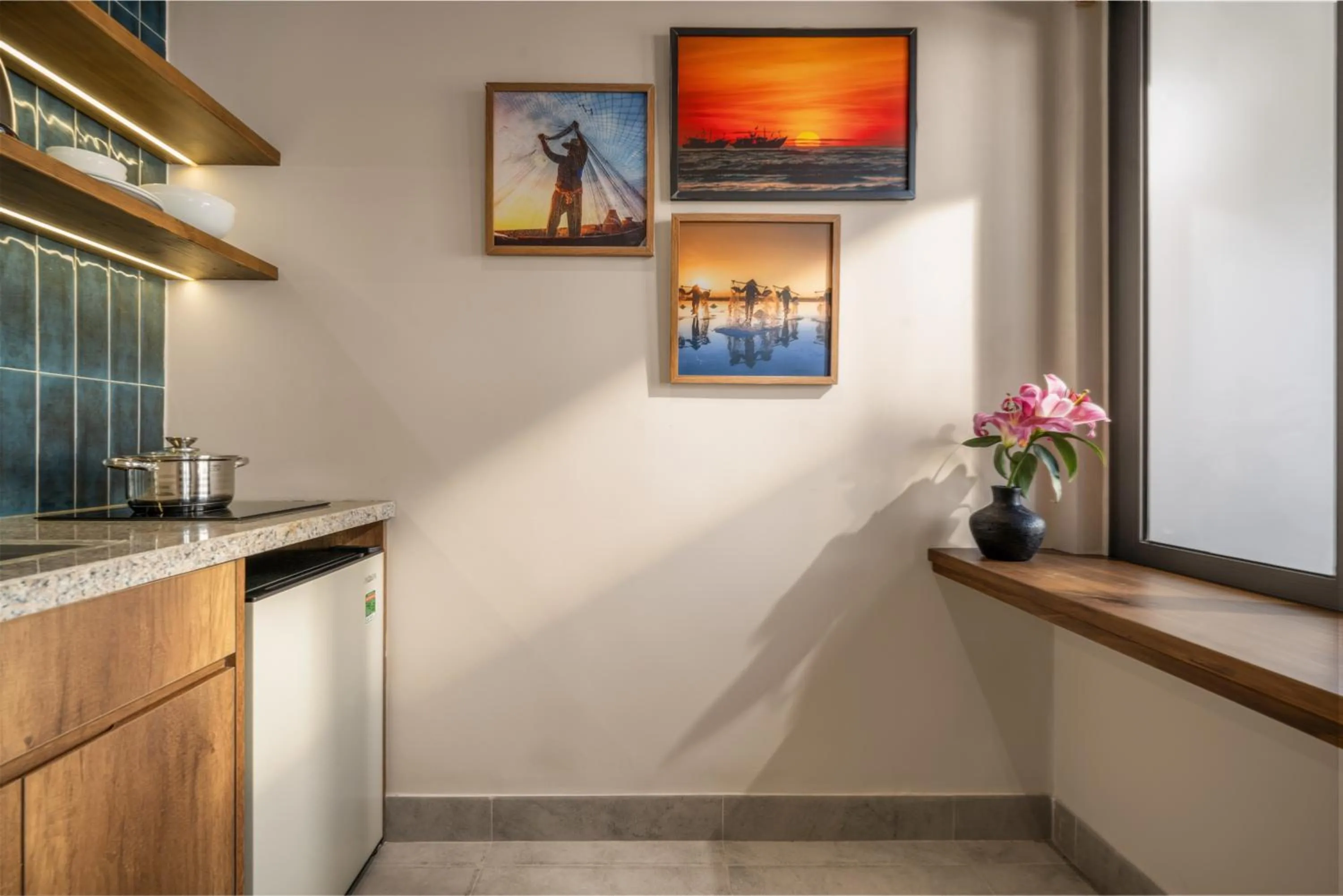 Kitchen or kitchenette in The Herriott Hotel & Suite