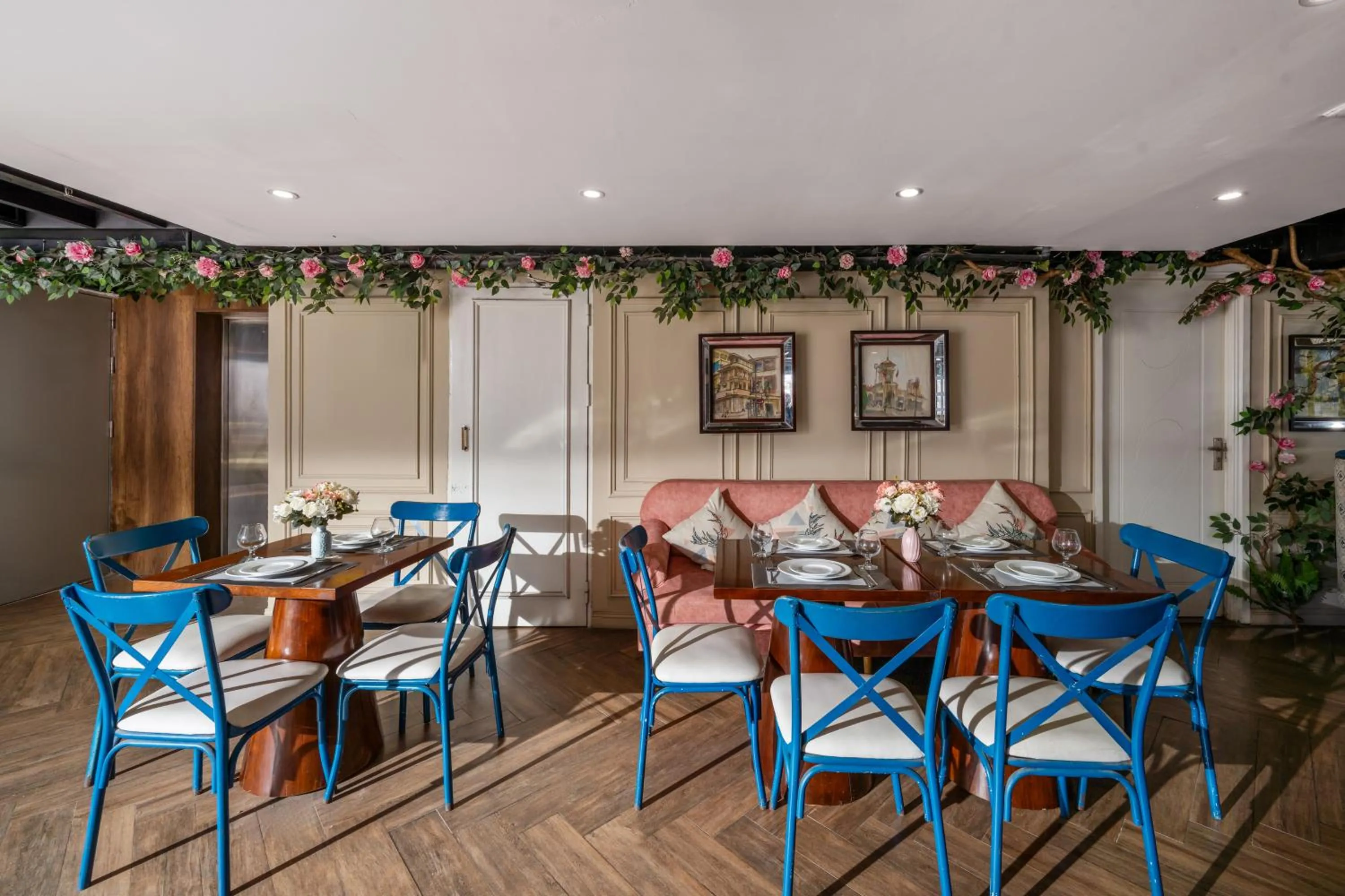 Restaurant/places to eat in The Herriott Hotel & Suite