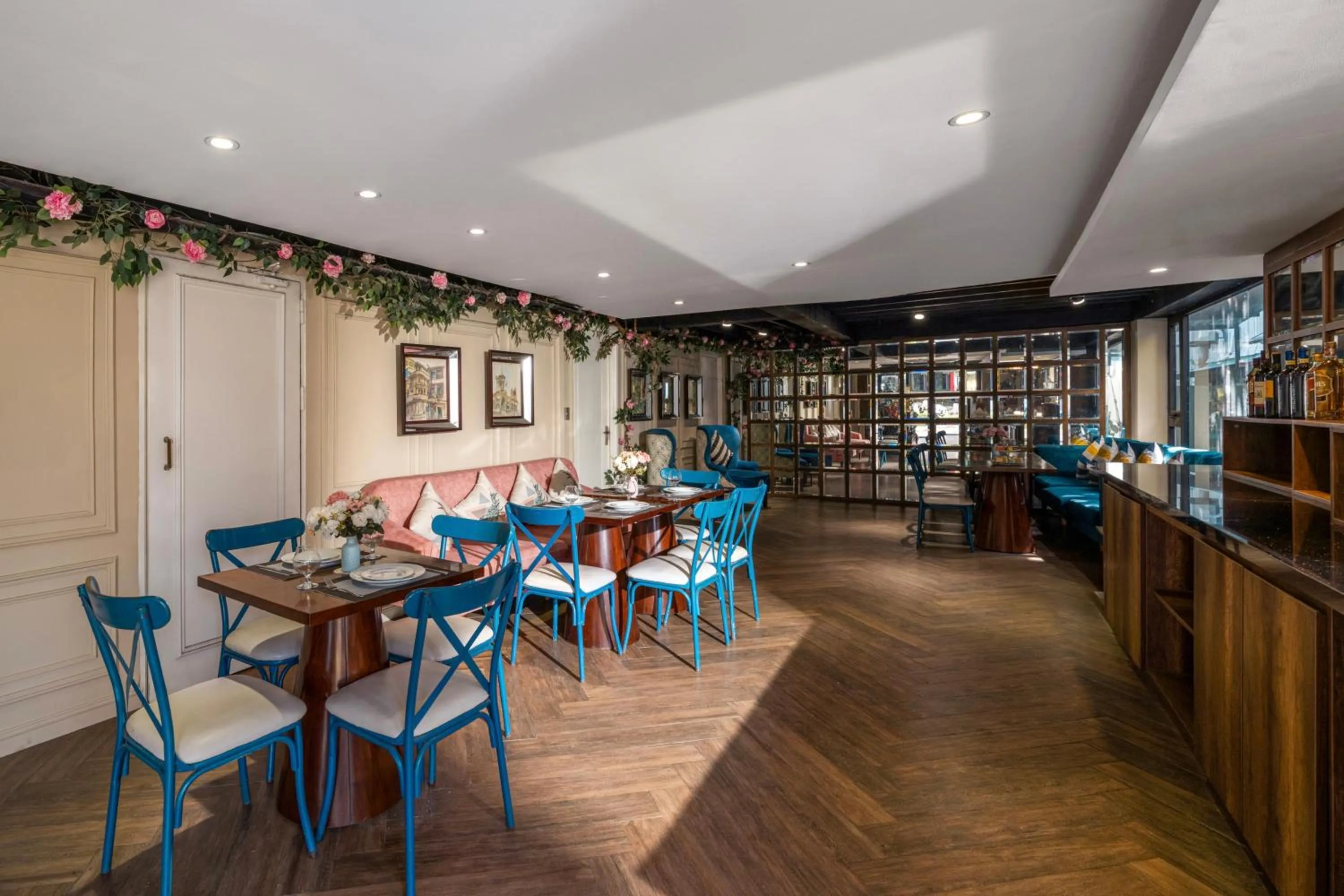 Restaurant/places to eat in The Herriott Hotel & Suite