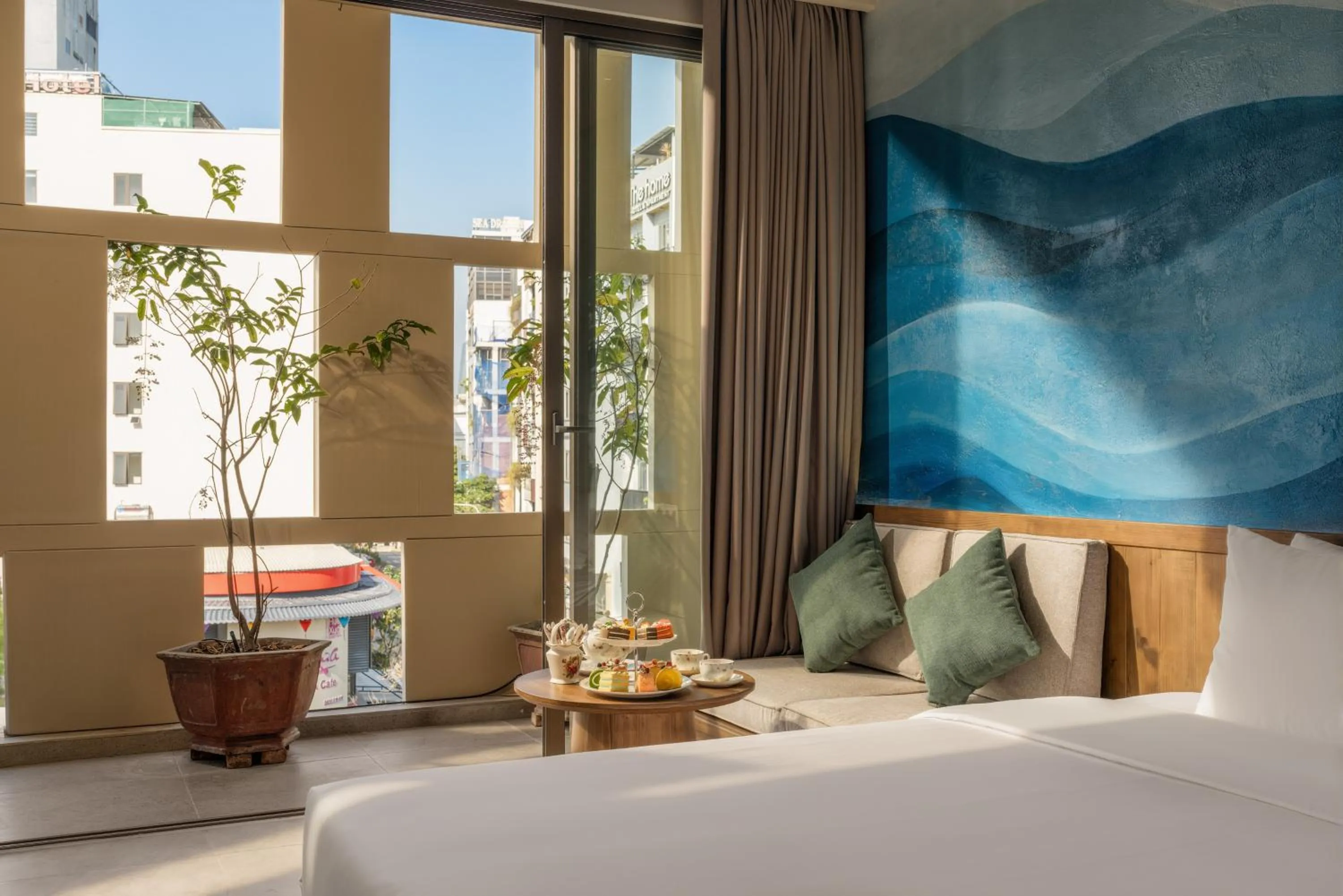 Balcony/Terrace, Bed in The Herriott Hotel & Suite