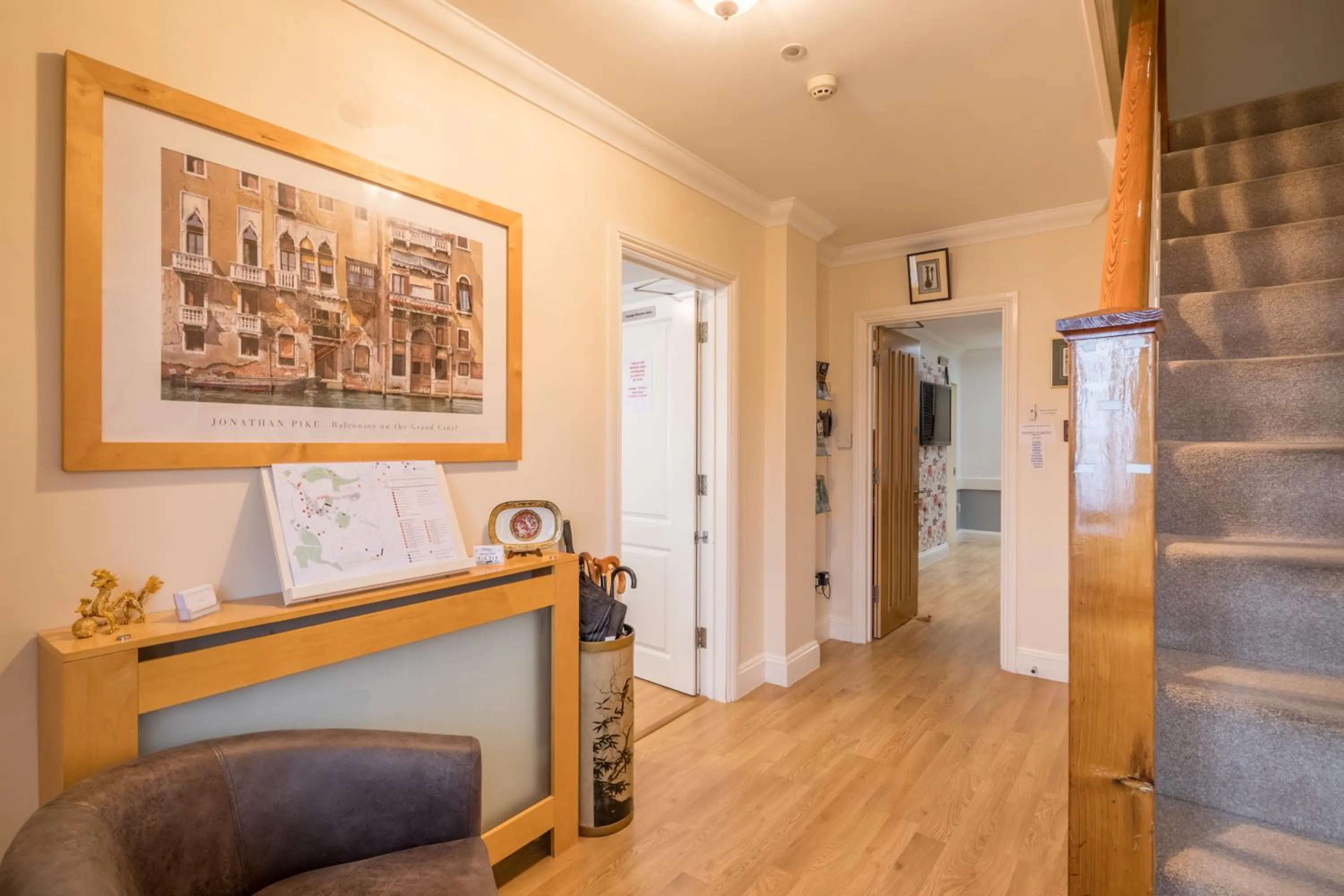 Facade/entrance in Autumn House