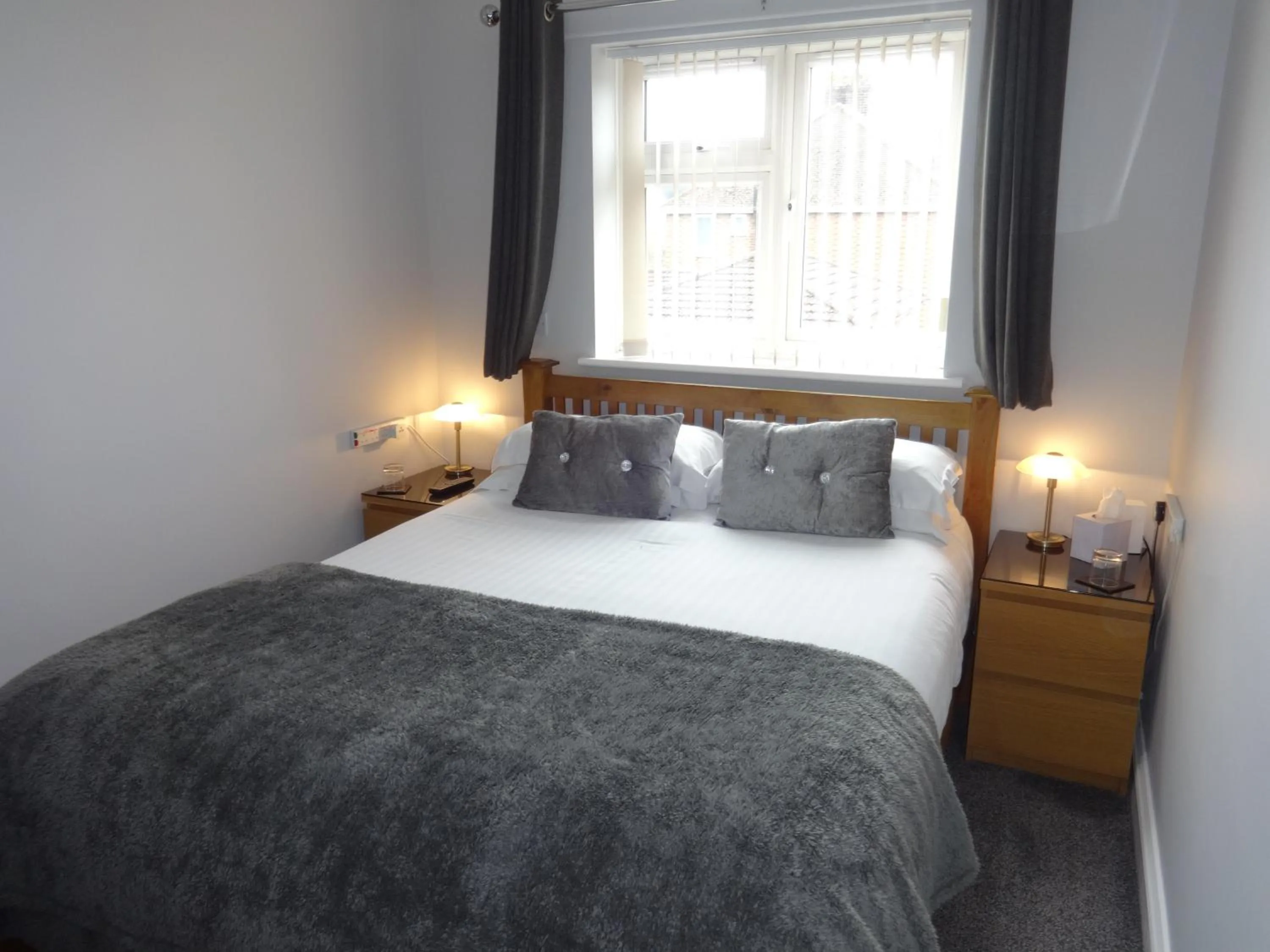 Bedroom, Bed in Autumn House