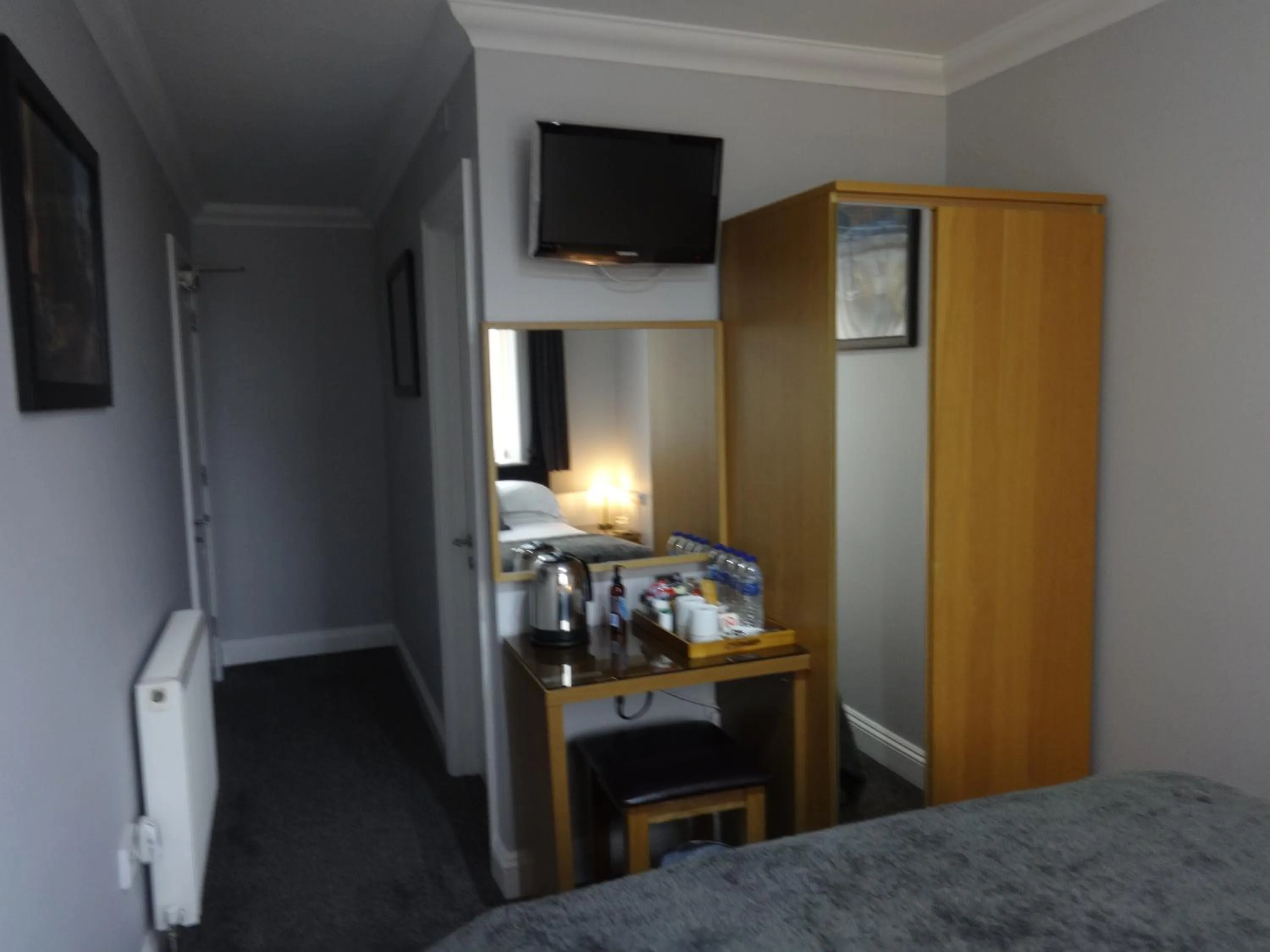 Bedroom, Bed in Autumn House