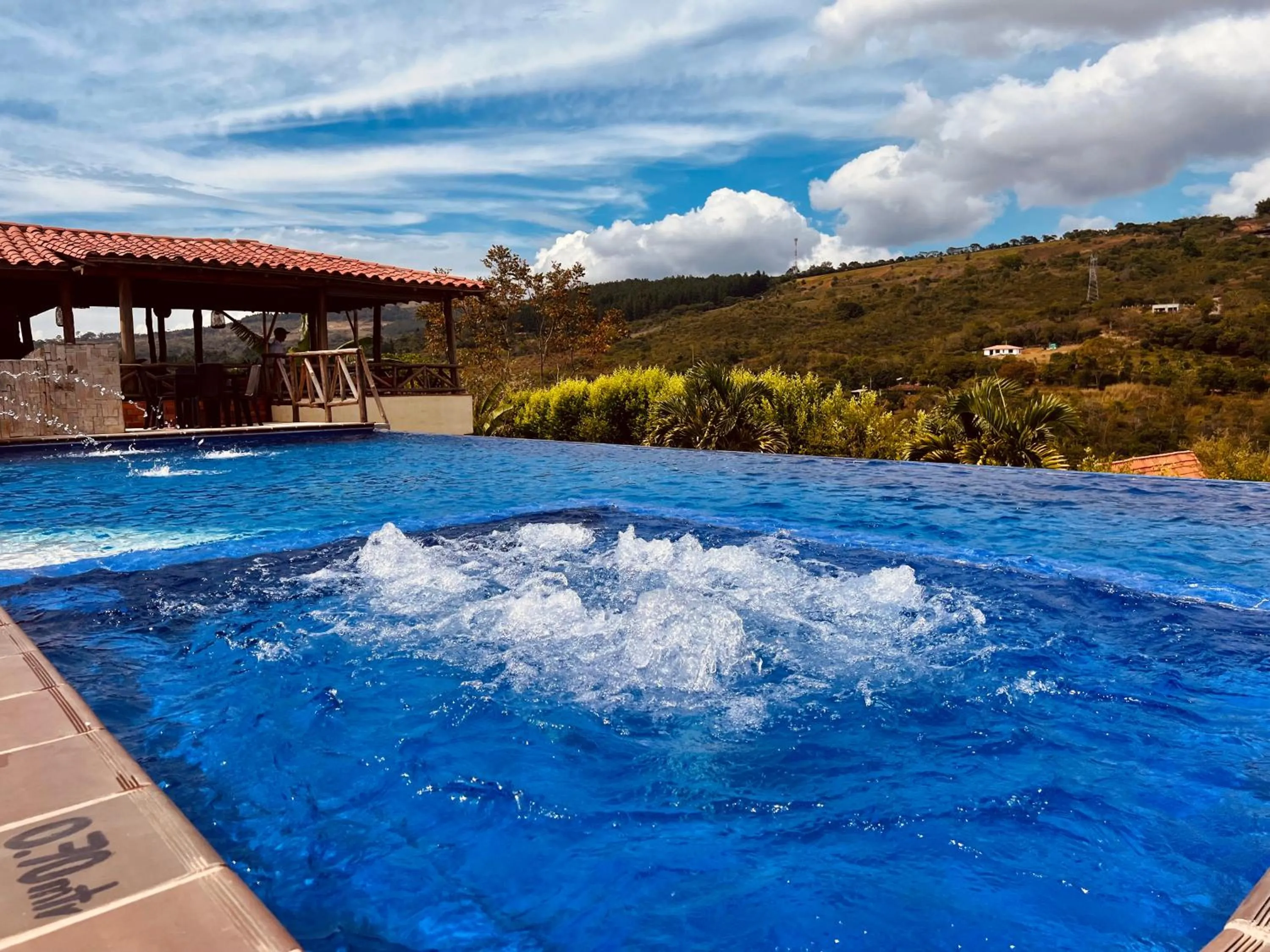 Swimming pool in Hotel Campestre Palmas del Zamorano