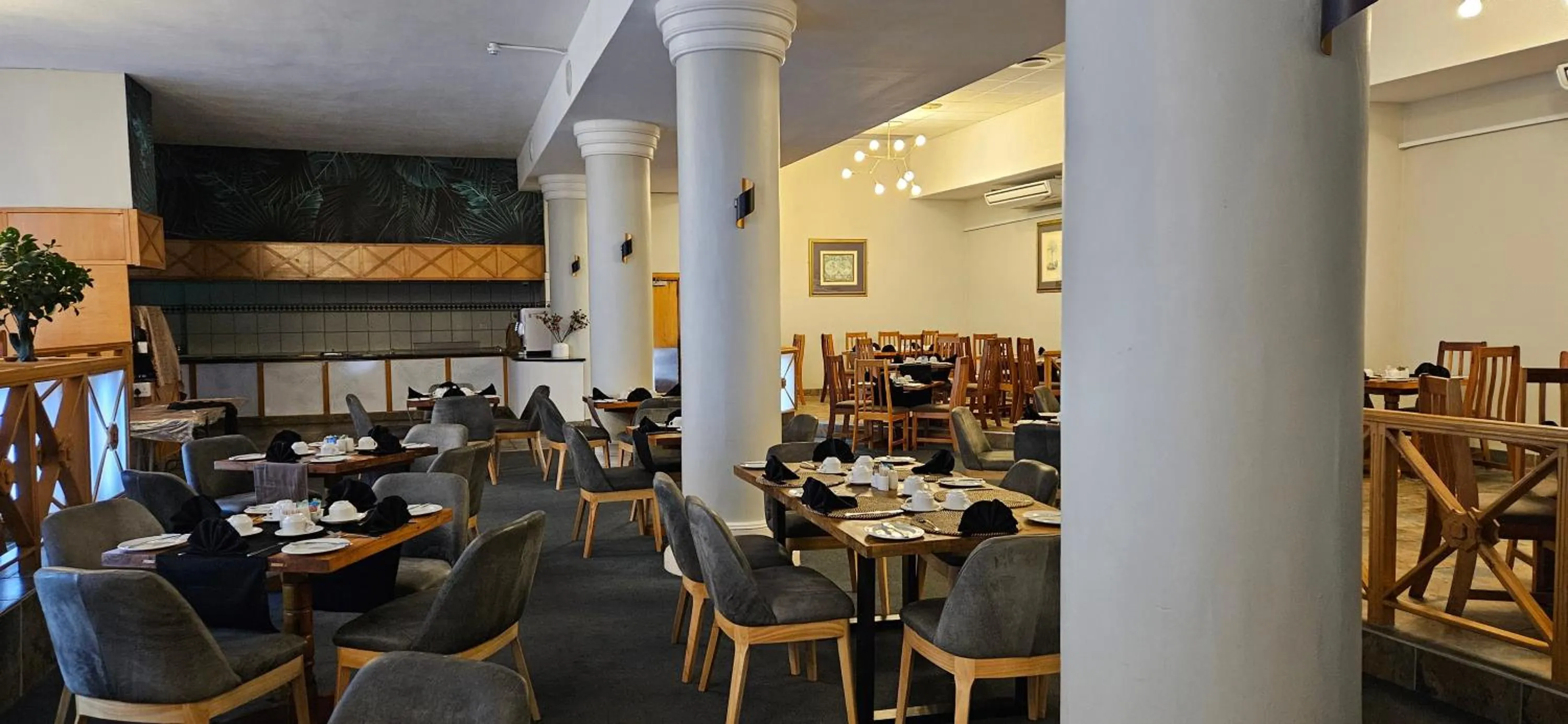 Restaurant/places to eat in Gooderson Tropicana Hotel