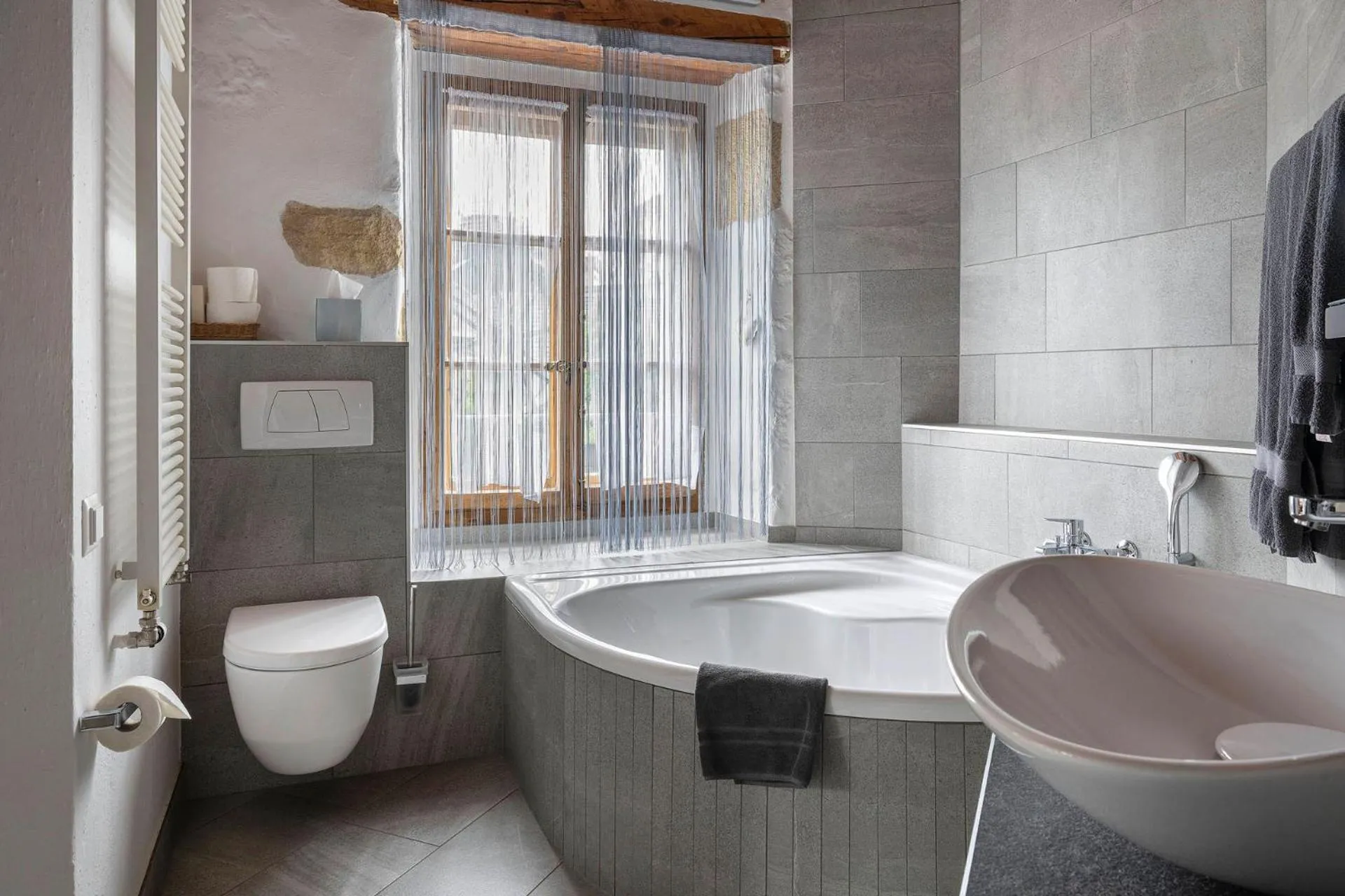 Toilet in Hôtel La Maison du Prussien