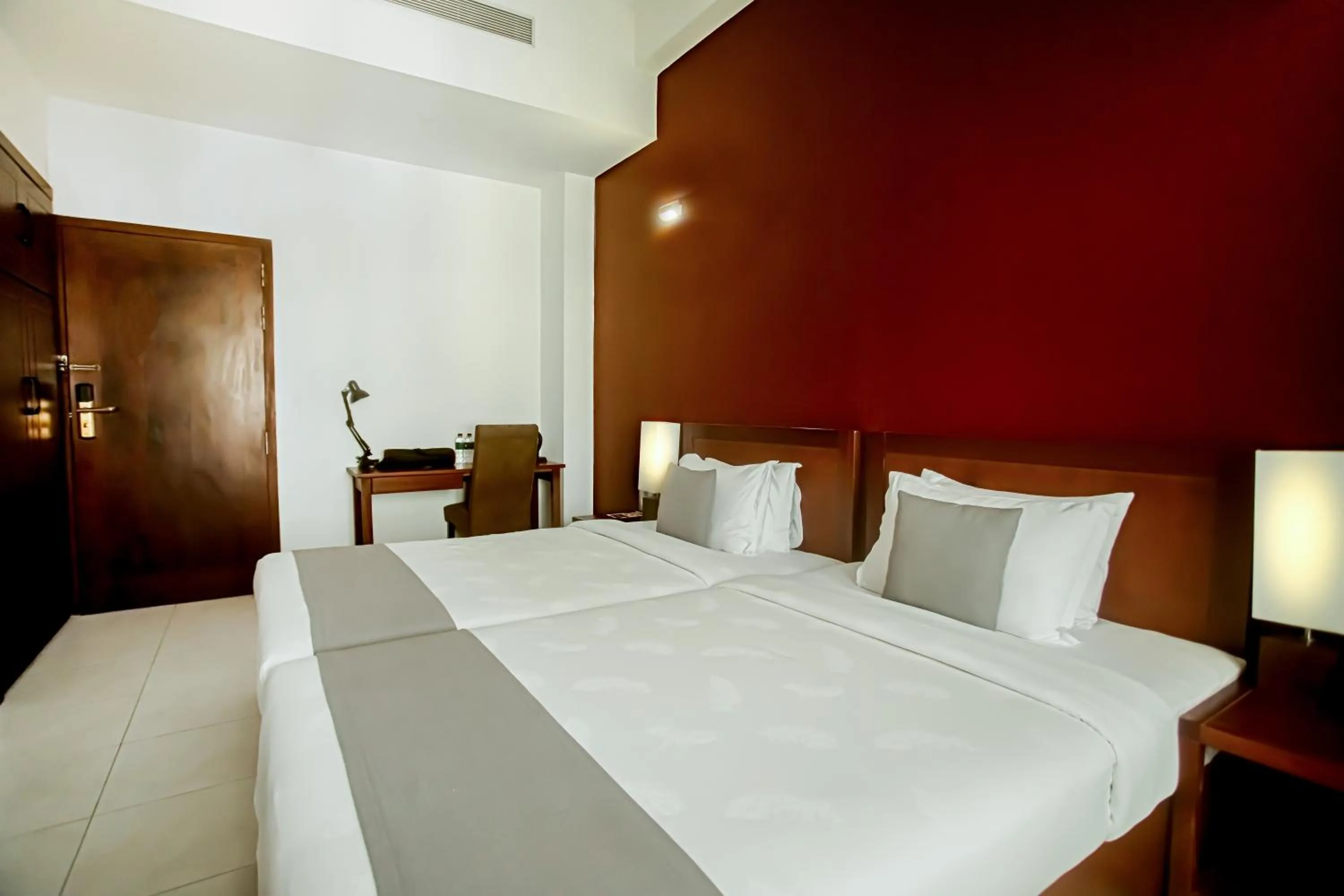 Bedroom, Bed in Morven Hotel Colombo