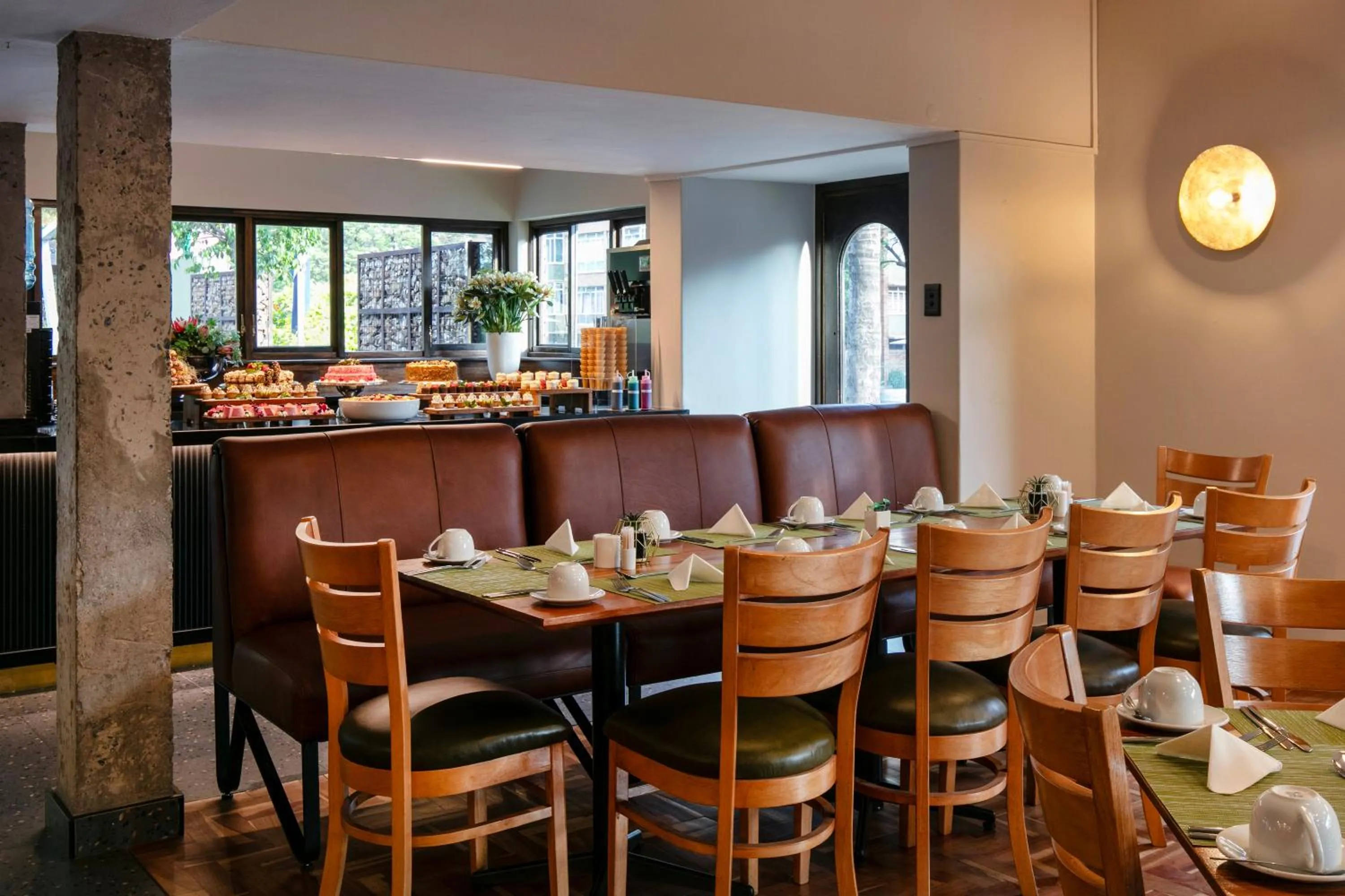 Restaurant/places to eat in Hotel 224 & Apartments