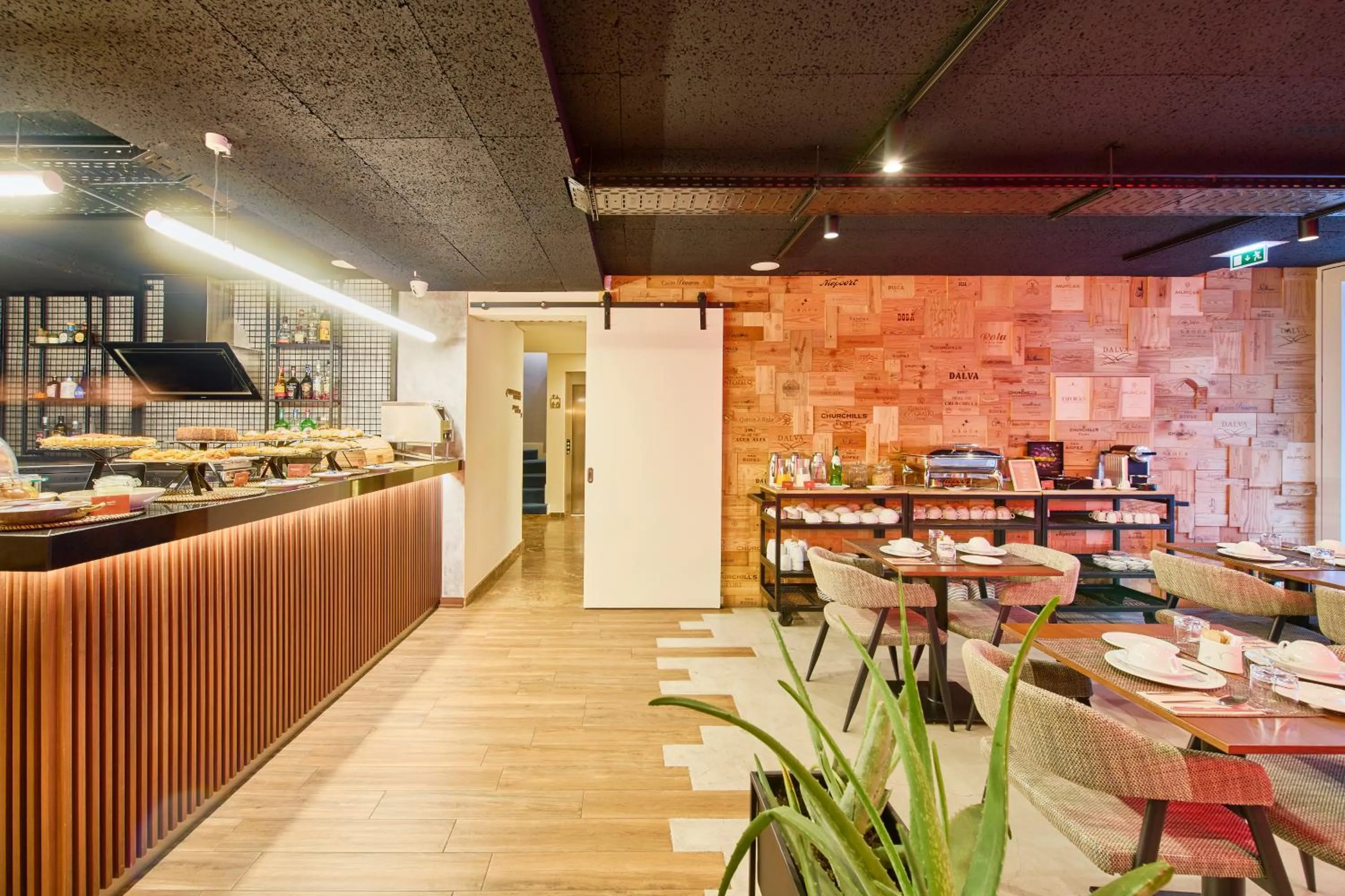 Restaurant/places to eat in Hotel Moon & Sun Braga