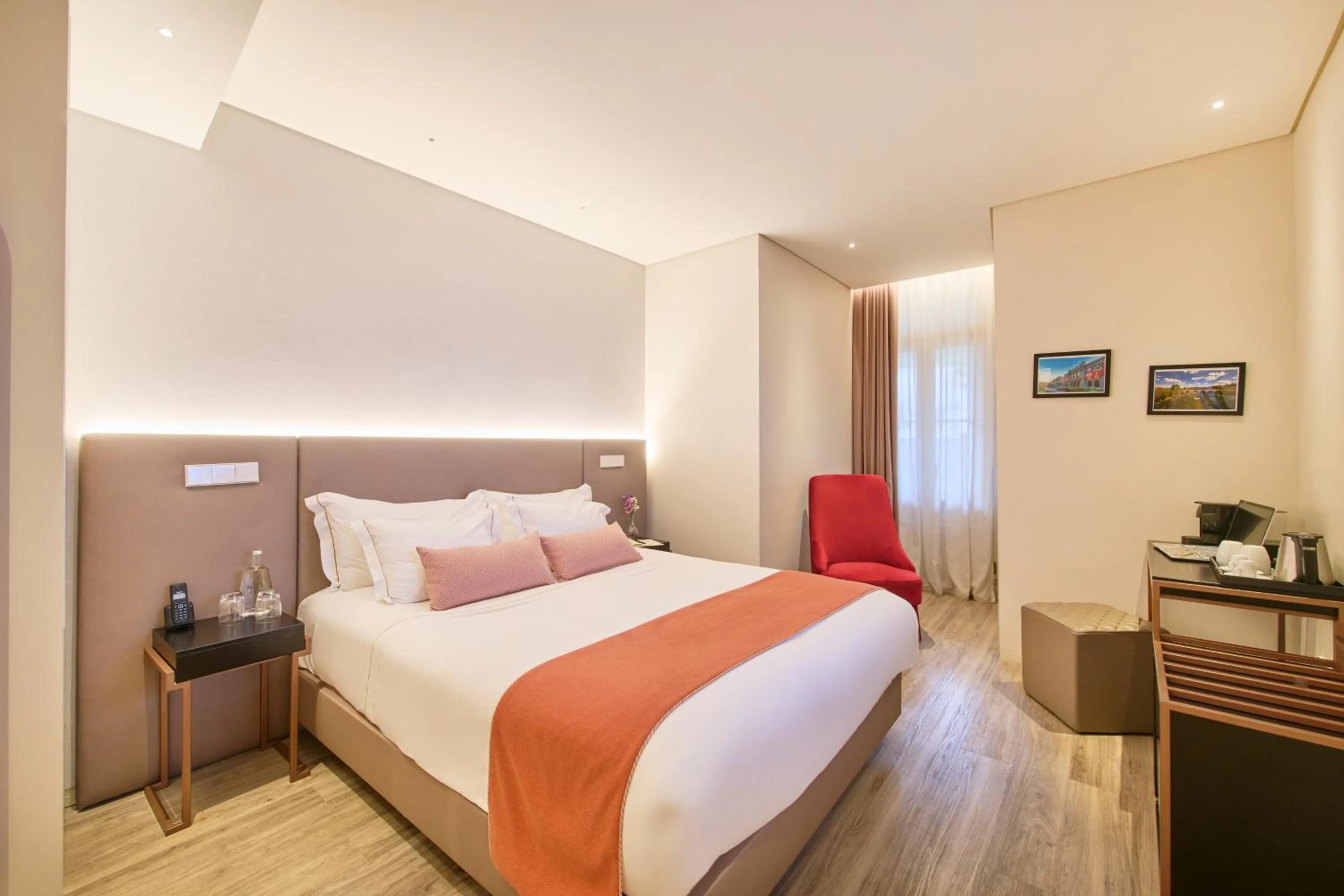 Bed in Hotel Moon & Sun Braga