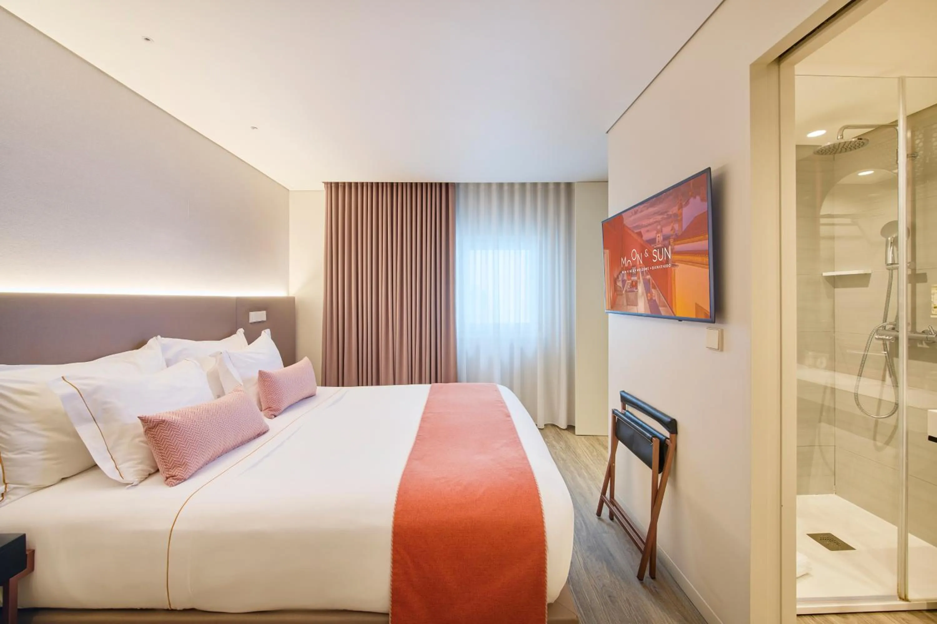 Bed in Hotel Moon & Sun Braga