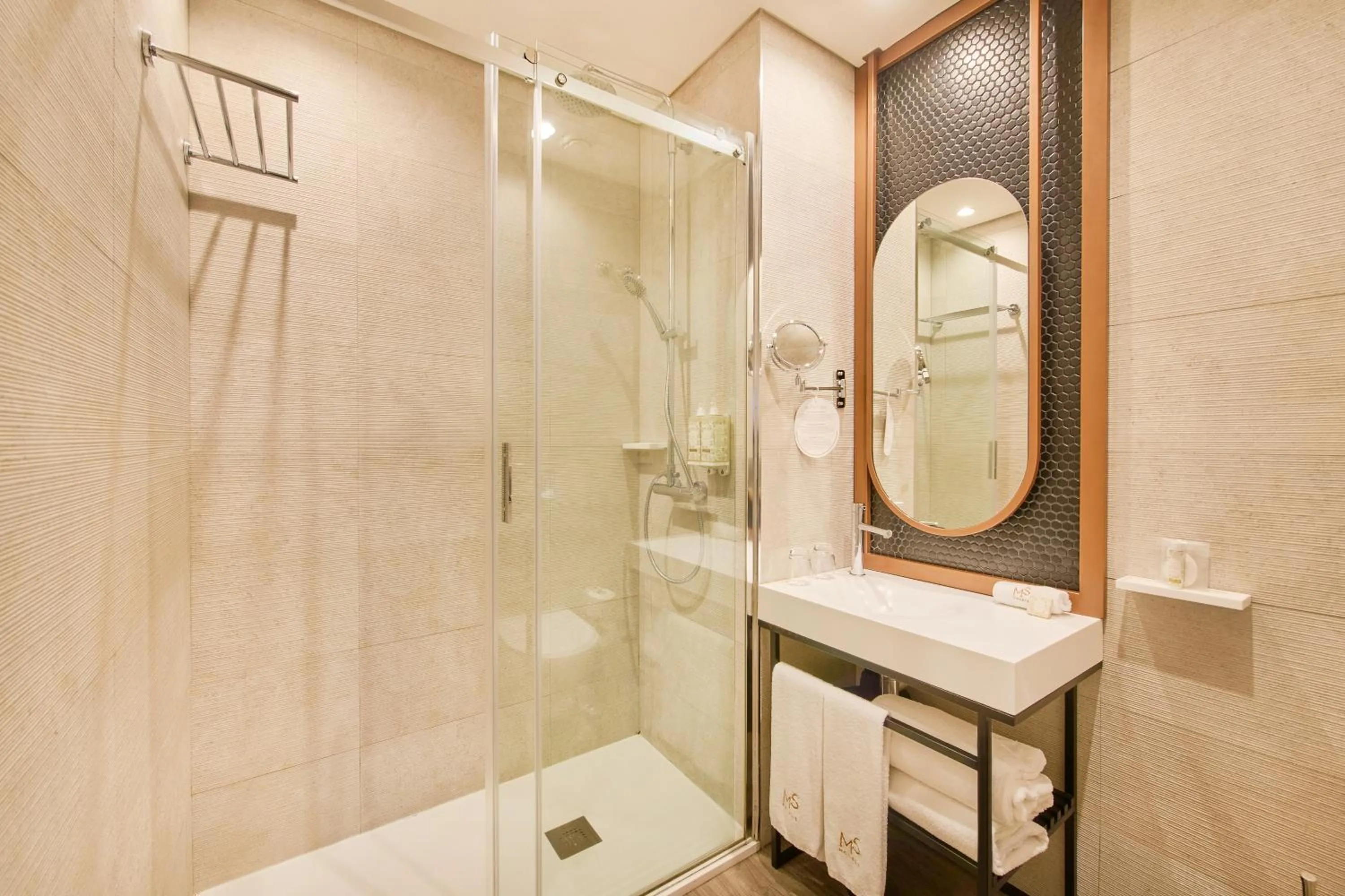 Shower in Hotel Moon & Sun Braga