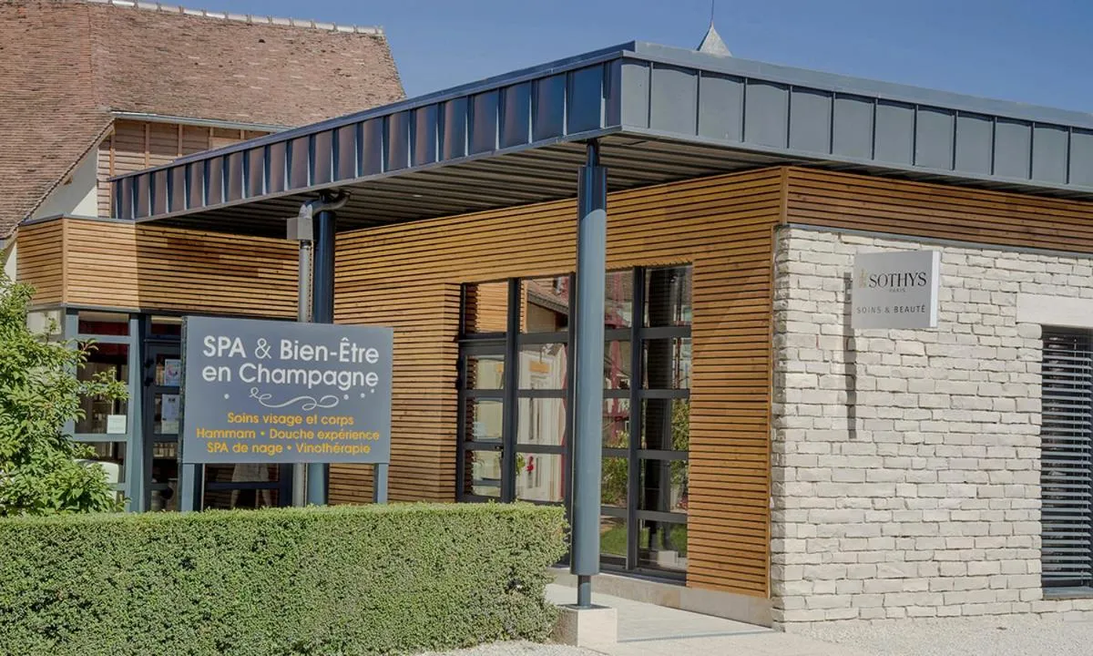 Facade/entrance in Auberge du Lac, Sure Hotel Collection by Best Western