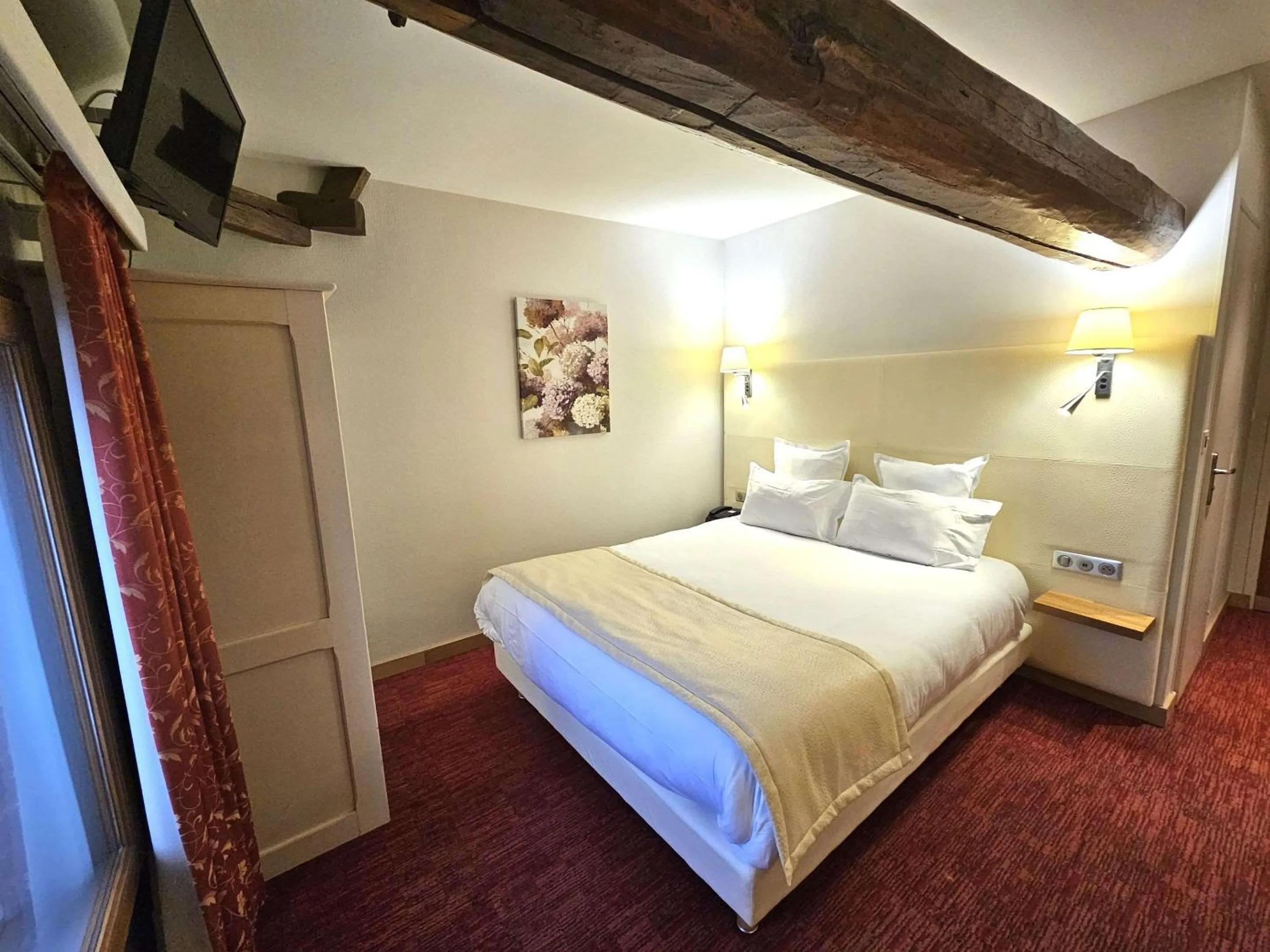 Bedroom, Bed in Auberge du Lac, Sure Hotel Collection by Best Western